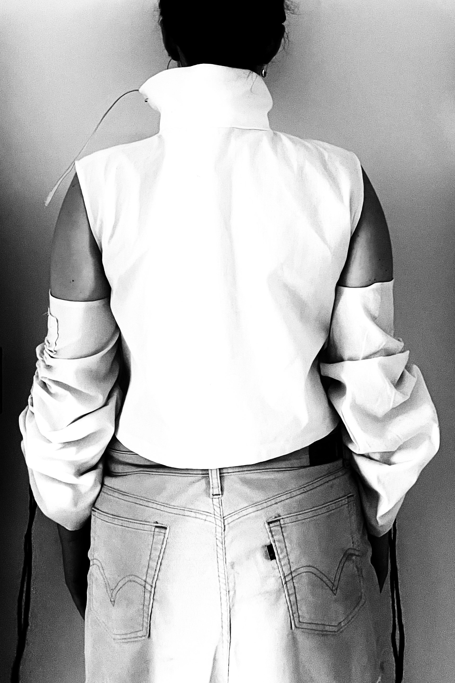 Drawstring Conventional Vest Jacket
Muslin