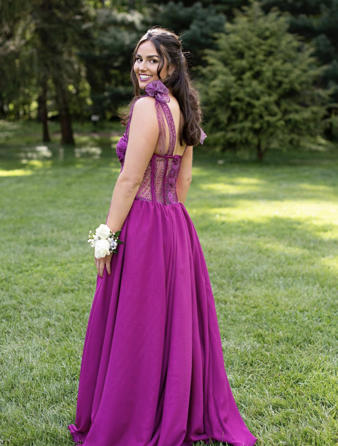 Prom Dress
Magenta chiffon, silk, and sequence textile
Corset style, custom