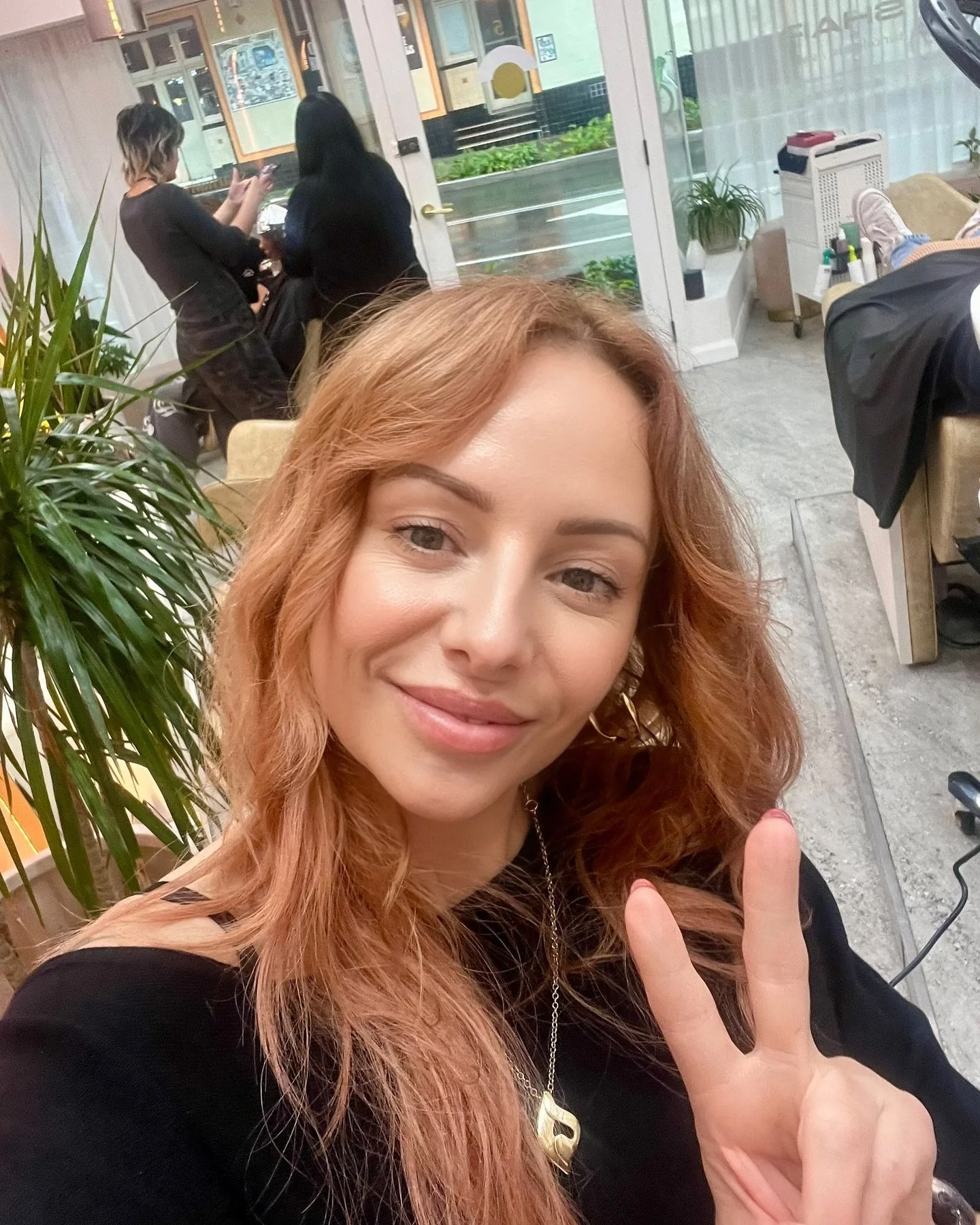 Snaps from behind the scenes 🫶🏼

#innerwesthairdresser #sydneysalon #sydneyhairdresser #hairdresserlife