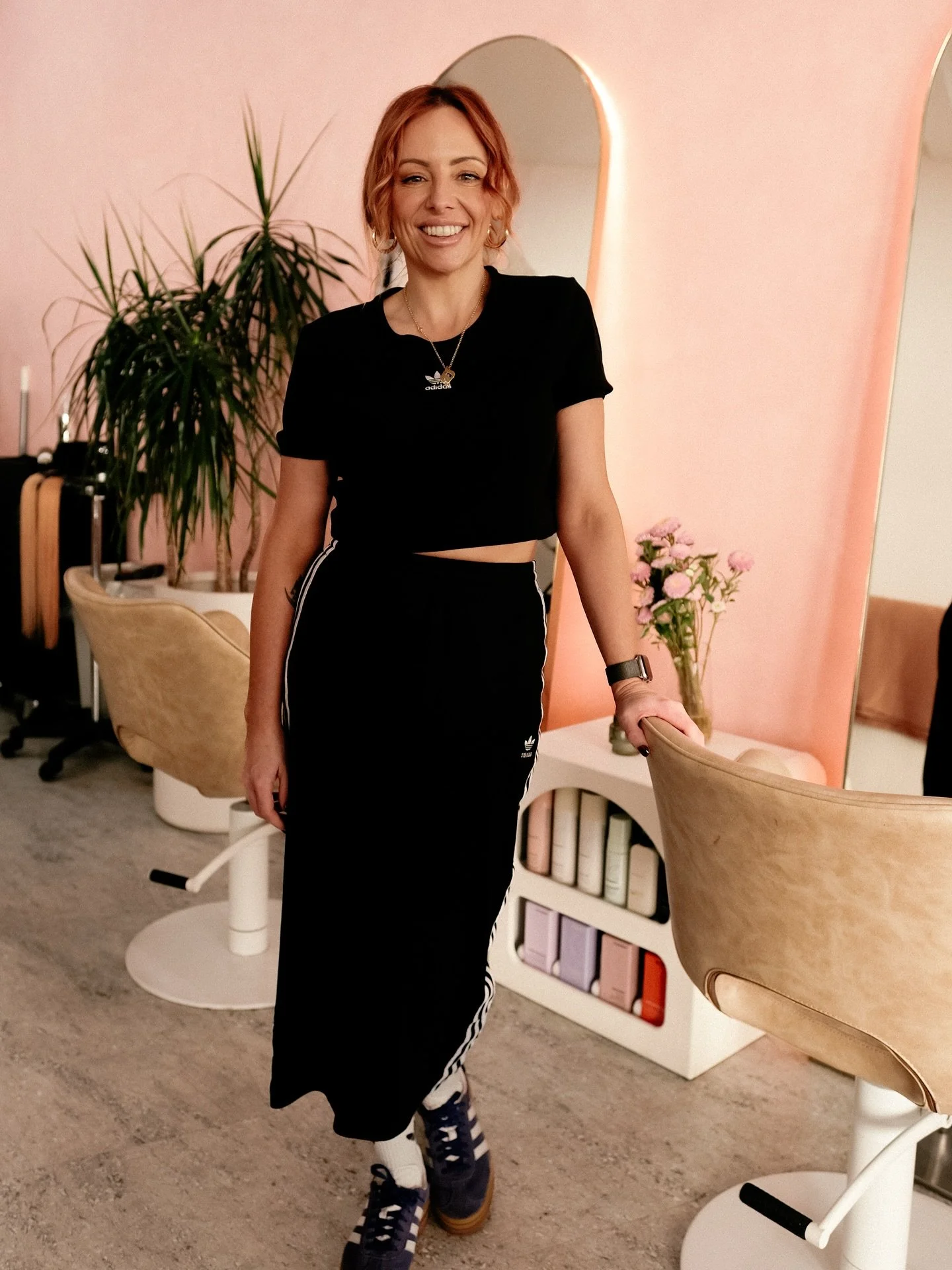 Hi I&rsquo;m Shar! A passionate and creative colourist and stylist with over 25 years experience. I use my creativity and skill to craft the perfect cut or colour for you - creating hair that feels natural and true to your personality and lifestyle. 