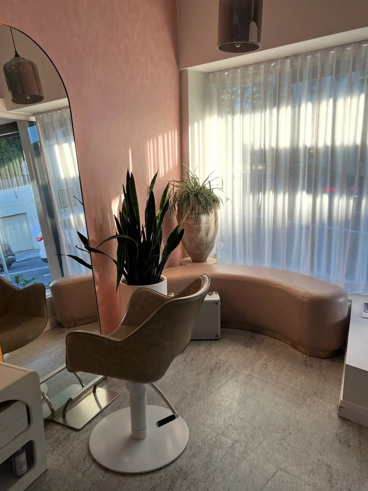 That afternoon glow ˙⋆✮ December is now fully booked &amp; January is filling up fast - Book now through the link in bio