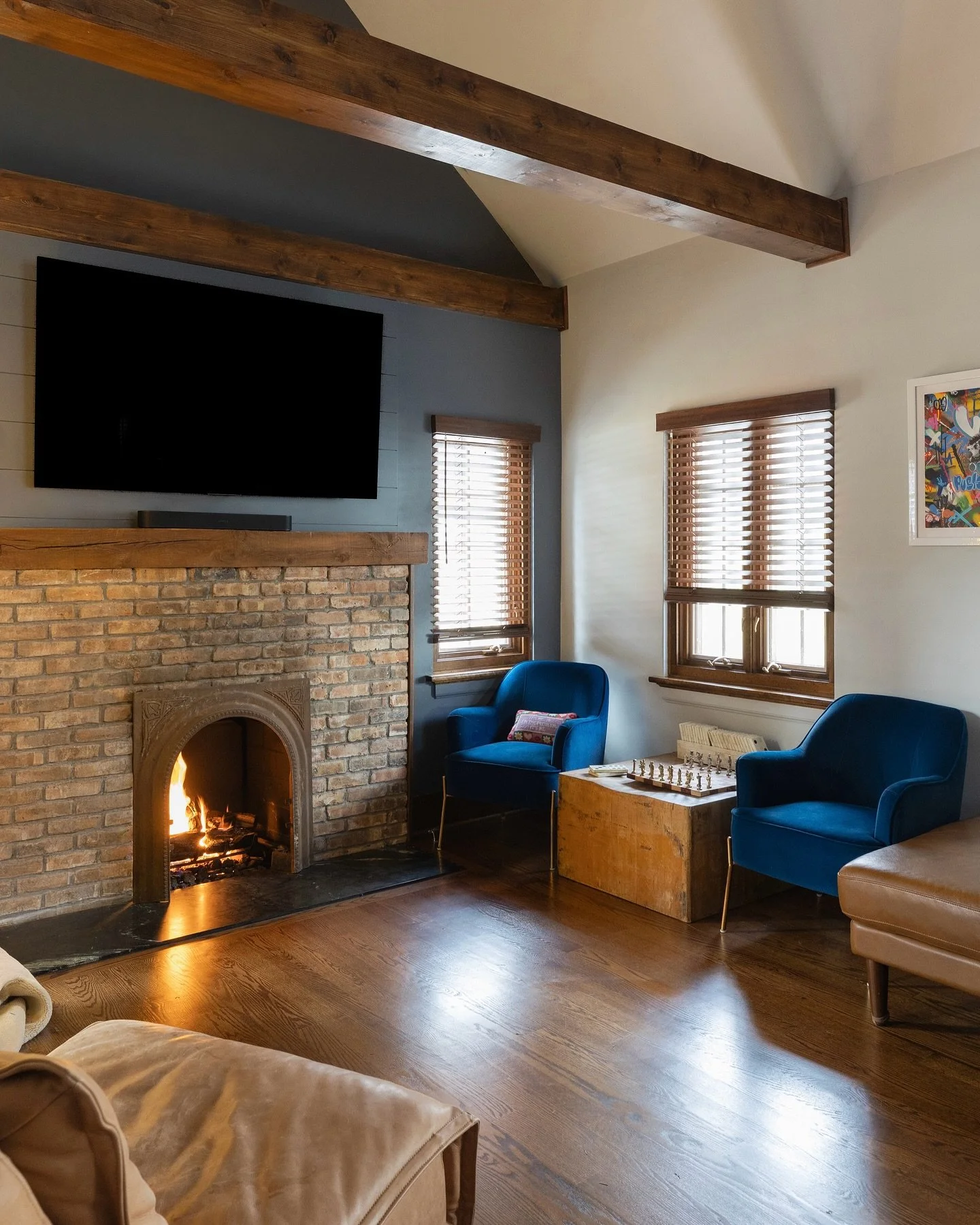 Fireplace season is here 🔥
I love designing fireplaces because each time is an opportunity to create a unique focal point for a space. This one is no exception. We meticulously sourced and installed vintage-inspired details so that everything felt