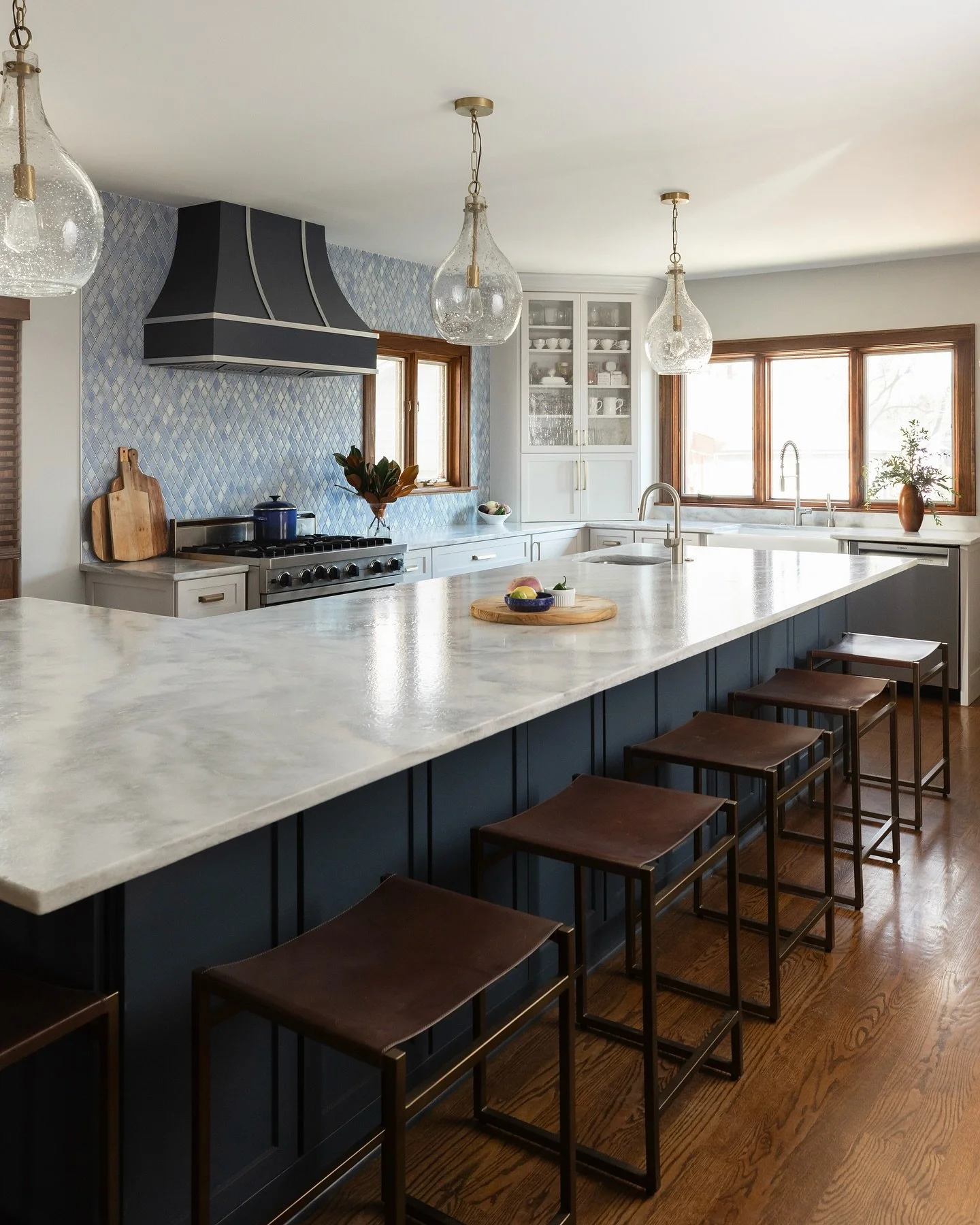 Starting to think about the Thanksgiving menu in a couple of weeks. What are some dishes that are your holiday must-haves?

#edcChefsPlayground
Photos by @yandbinteriorsphotography 

#kitchendesign #kitchenrenovation #chefskitchen #thanksgivingdinner