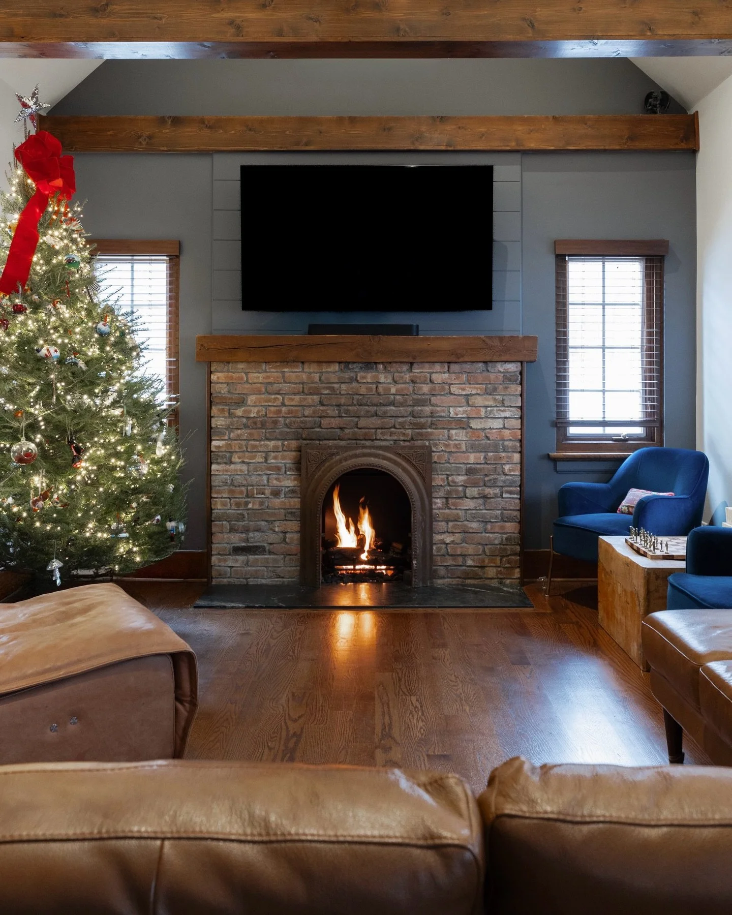 It&rsquo;s officially winter break for the kiddos, and it&rsquo;s time to watch all the holiday movies. In my book, it&rsquo;s these four essentials: Christmas Vacation, Home Alone, Elf, and How The Grinch Stole Christmas. What is your go-to? 

Proje