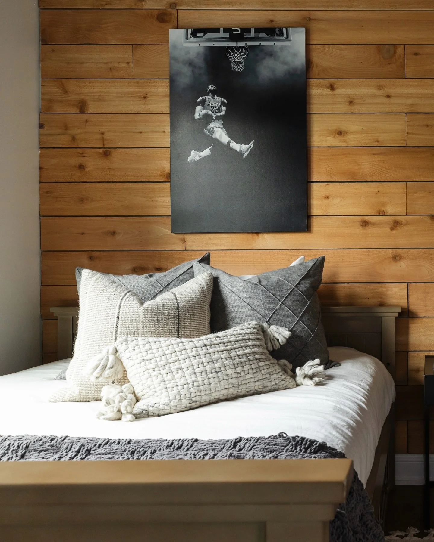 Cozy digs for the little man. 

Project: &ldquo;Hoop Dreams&rdquo;
📷: @yandbinteriorsphotography 

#hyggebedroom #teenbedroom #kidbedroom #downersgrove #esslingerdesigncompany