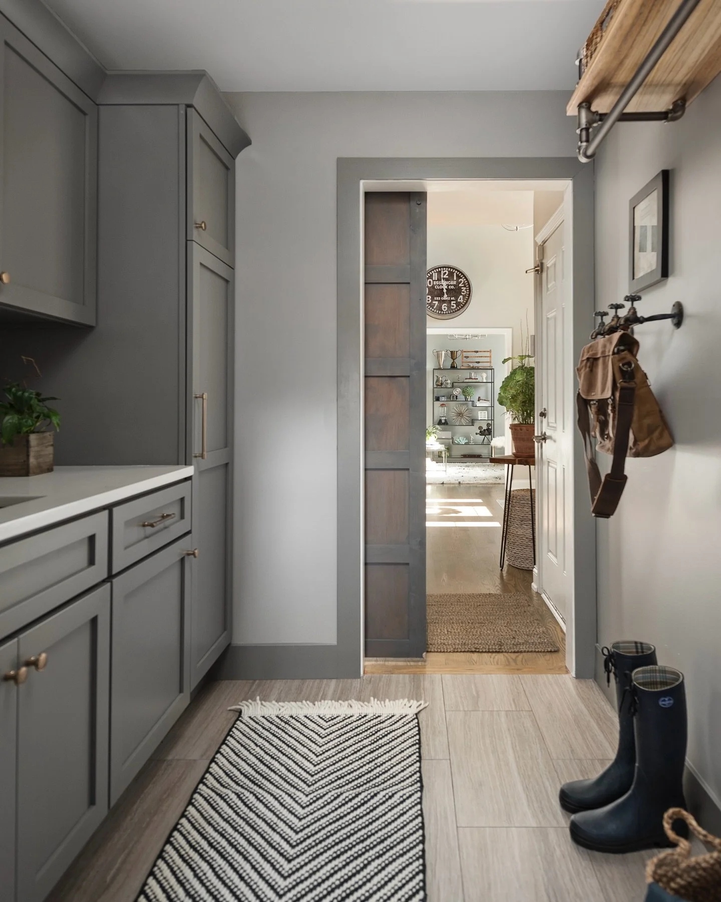 The snow from the past 3 months is melting, at least for now. Is your mudroom ready?

Project: &ldquo;Shifting Gears&rdquo;
Photos by @pictureperfecthouse 

#mudroom #mudroomdesign #wipeyourpaws #downersgrove #esslingerdesigncompany