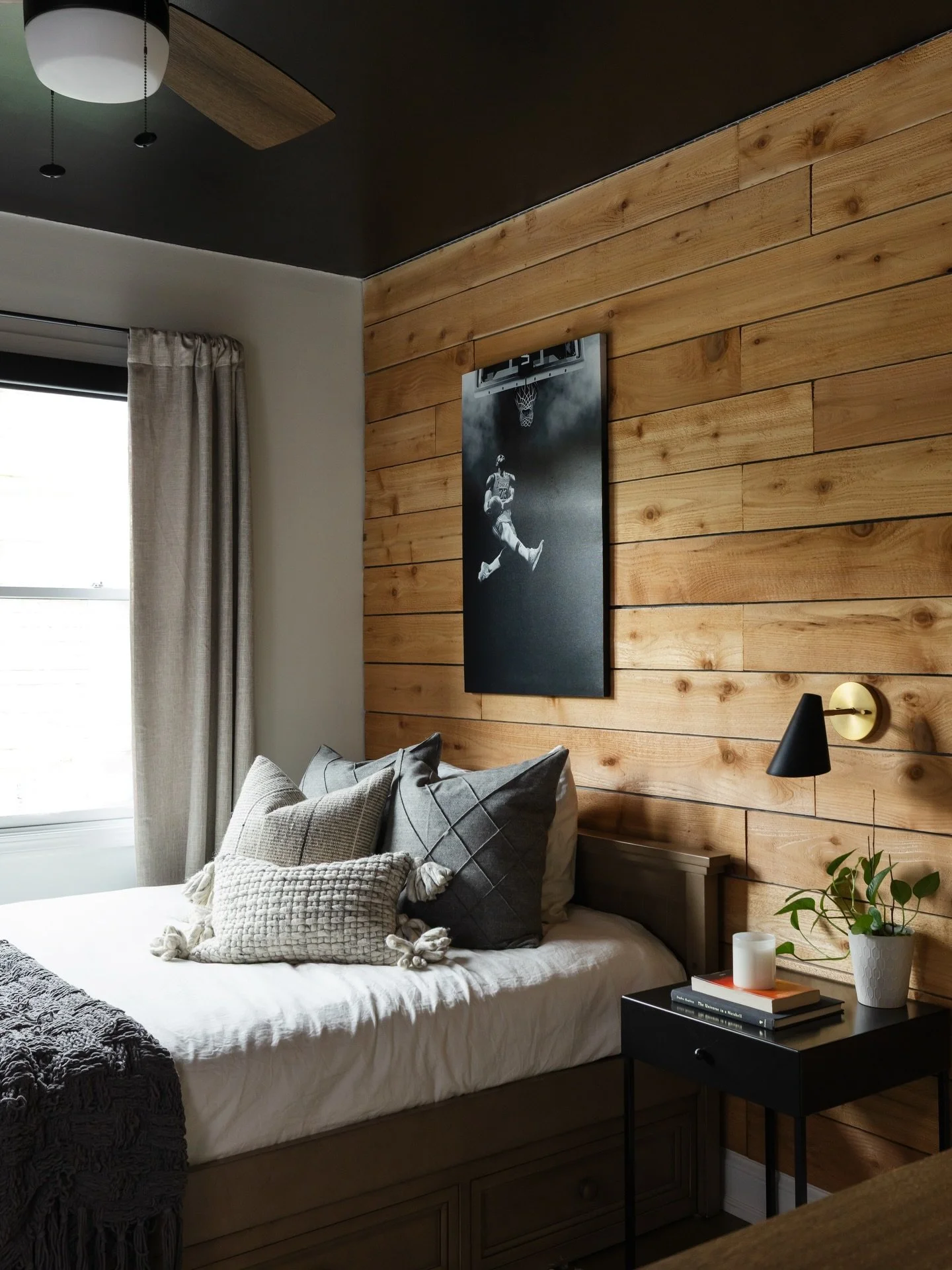 It&rsquo;s game day 🏀

Project: Hoop Dreams 
Photos by @yandbinteriorsphotography 

#edcHoopDreams #marchmadness #hoops #bedroomdesign #esslingerdesigncompany