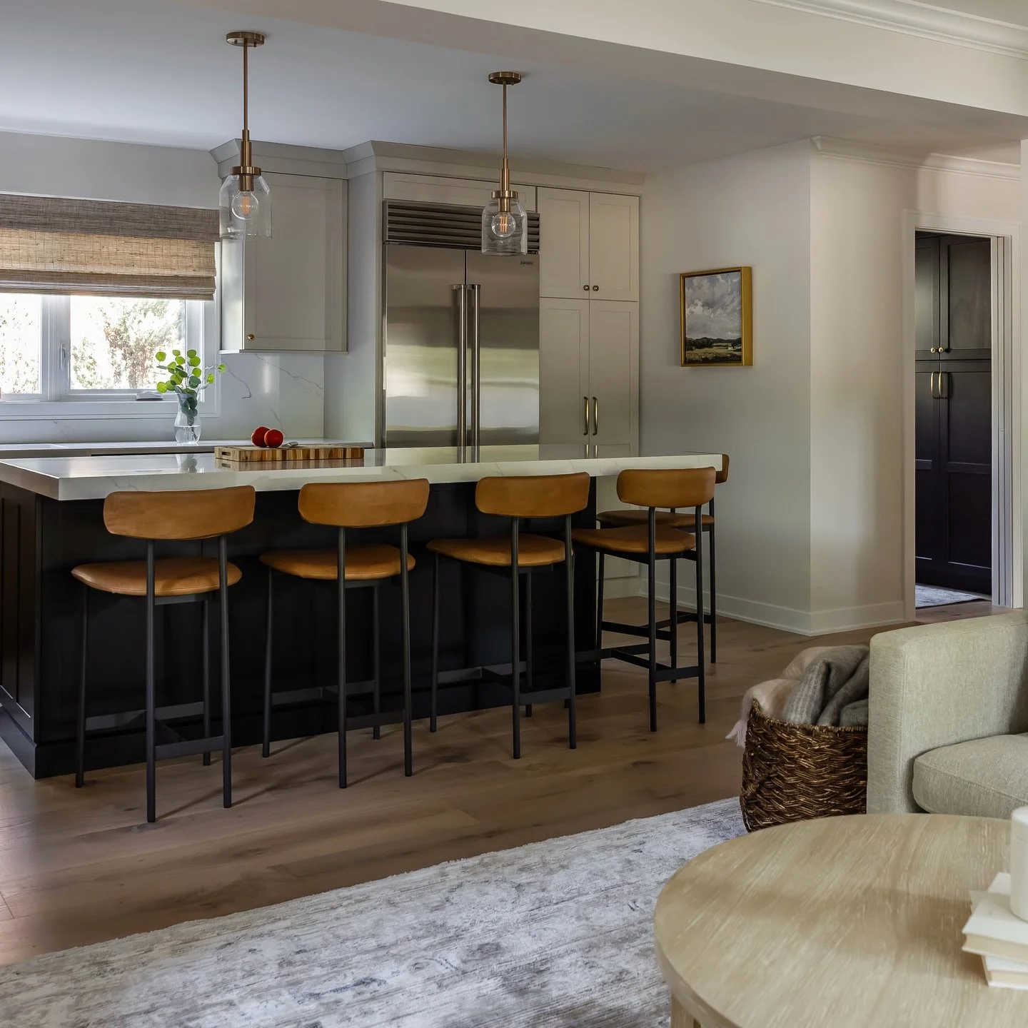 Perfect little vibe

Project: Home Stretch 
Photos by @juliannegreeninteriorsphoto 

#edcHomeStretch #kitchendecor #kitchendesign #downersgrove #esslingerdesigncompany