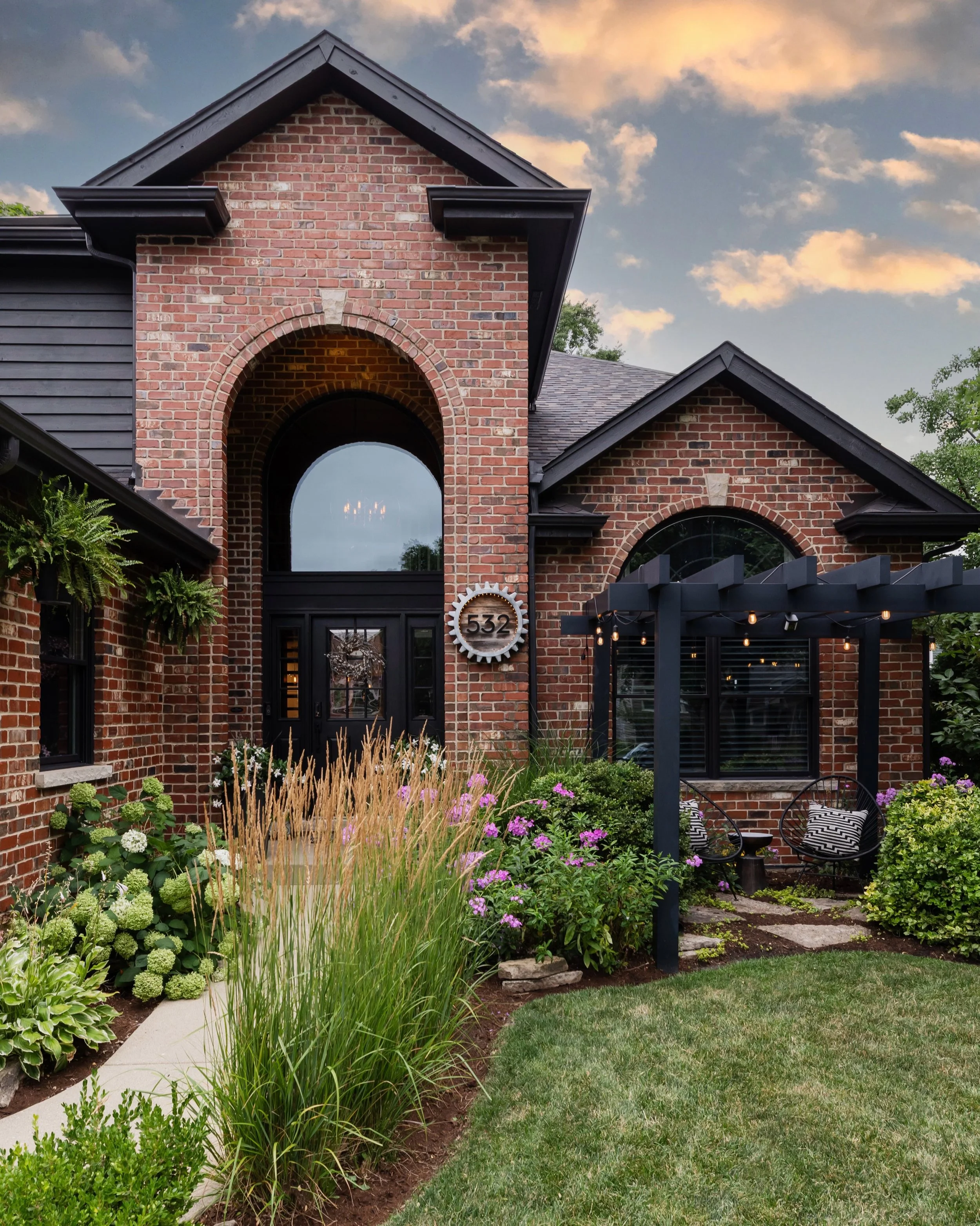 Curb appeal comes from a curated mix of landscaping, lighting, materials, and finishes. Greet your family and friends without saying a word 🌳

Project: Shifting Gears 
Photos by @yandbinteriorsphotography 

#exteriordesign #curbappeal #redbrick #bla
