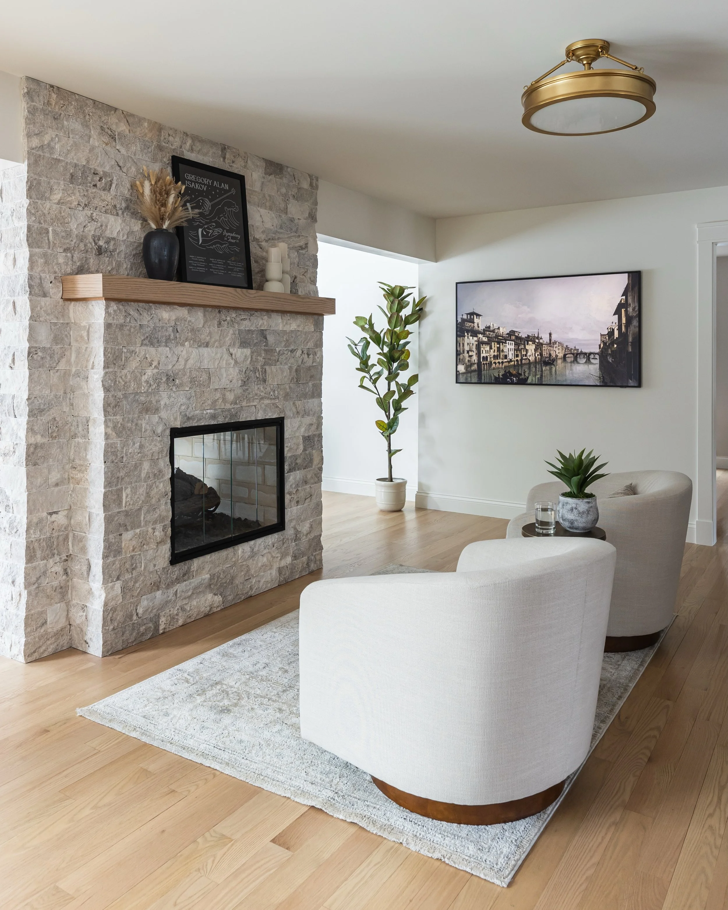 If you&rsquo;re going to renovate the fireplace, might as well make it see-through. 

Project: New Horizons 
After photos by @juliannegreeninteriorsphoto 

#seethroughfireplace #twowayfireplace #fireplacedesign #naperville #esslingerdesigncompany