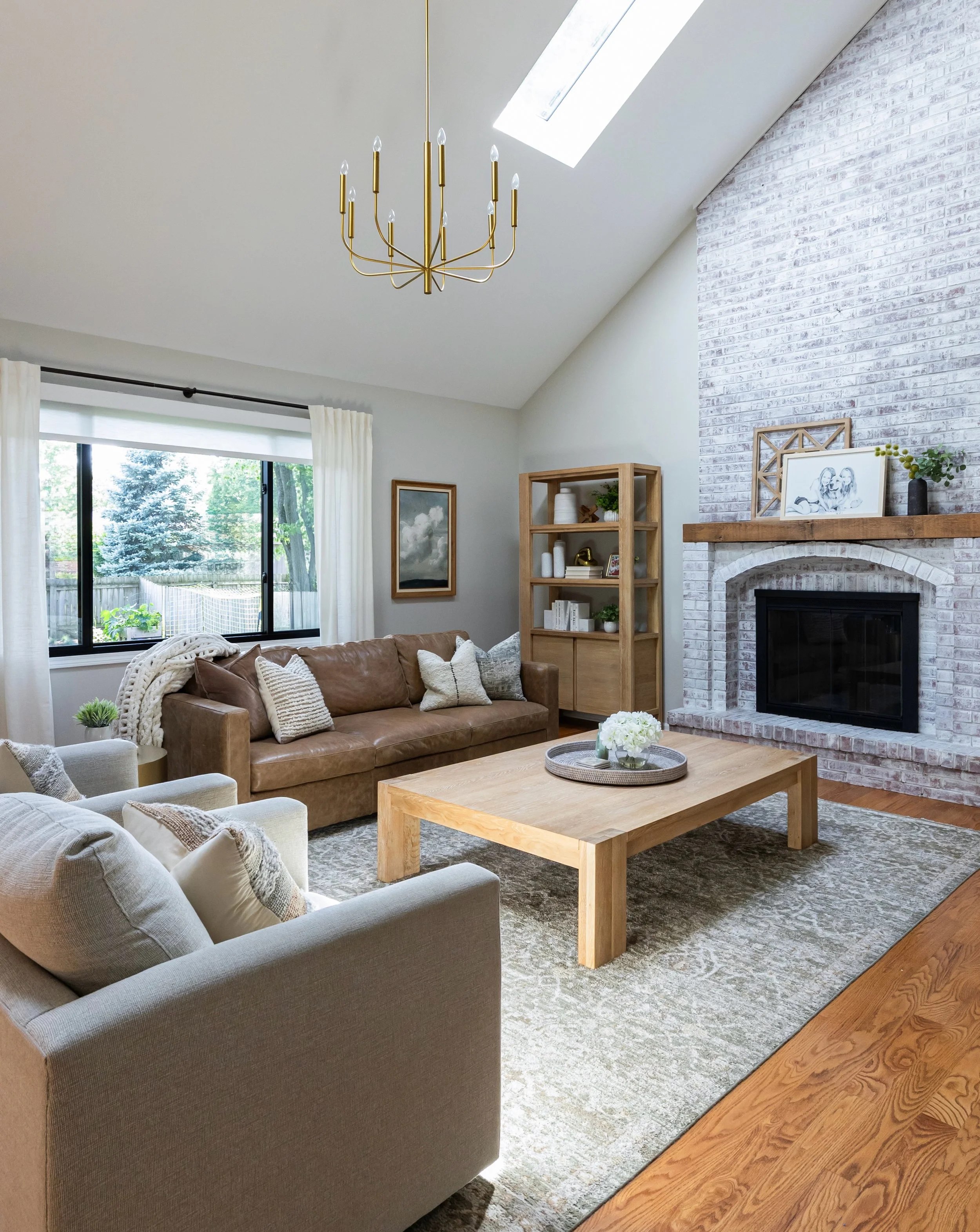 A family room is a place to relax and come together after a long day. This one was designed for maximum relaxation. 

Excited to start sharing this wonderful project for a wonderful family!

Project: Buckingham Place
Photos by @juliannegreeninteriors