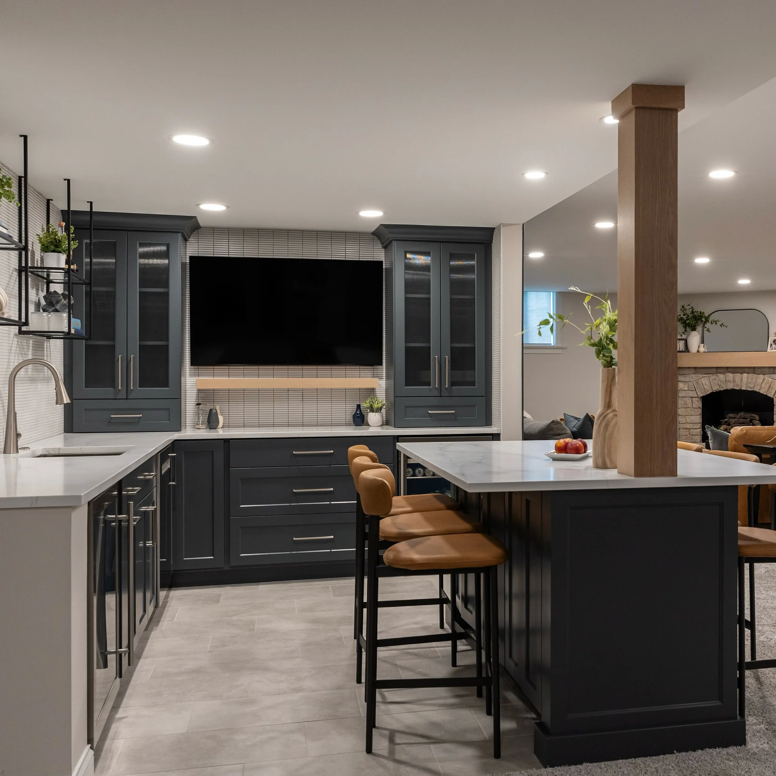 Friday vibes. 

Project: Prairie Path Forward 
Photos by @juliannegreeninteriorsphoto 

#basementdesign #basementbar #esslingerdesigncompany #edcprairiepathforward