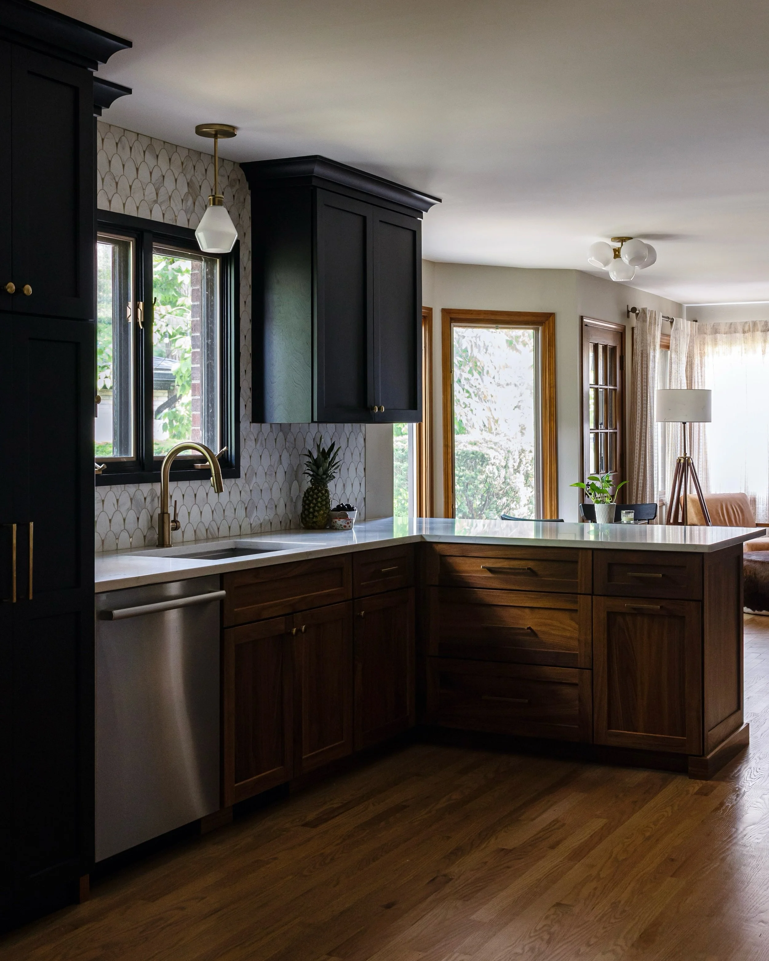 The world can be a messed up place. So do what makes you happy. 

Project: &ldquo;Black and Tan&rdquo;
Photos by @juliannegreeninteriorsphoto 

#edcBlackAndTan #kitchendesign #blackstaincabinets #walnutcabinets #esslingerdesigncompany