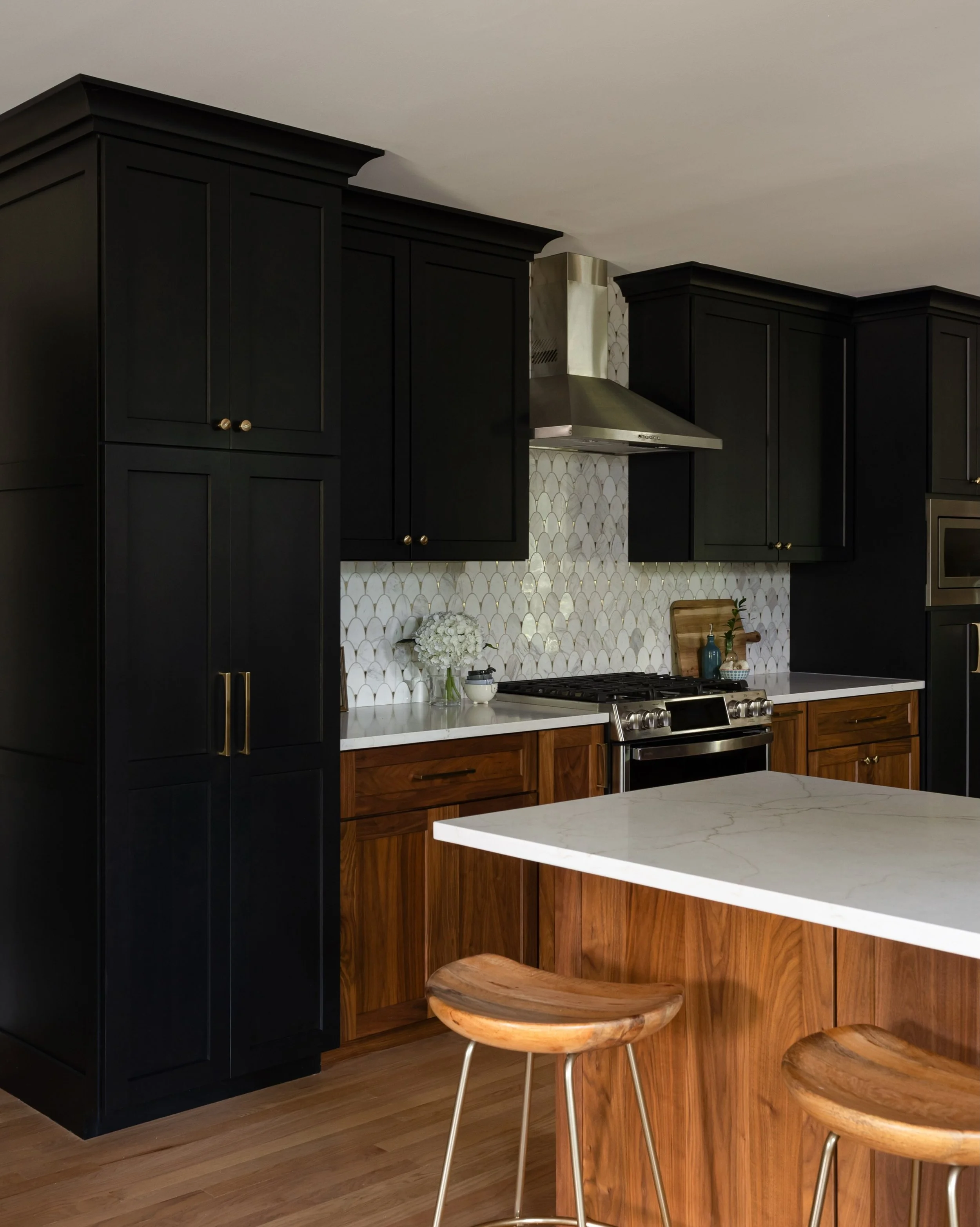 Everything in its right place. 

Project: Black &amp; Tan
Photos by @juliannegreeninteriorsphoto