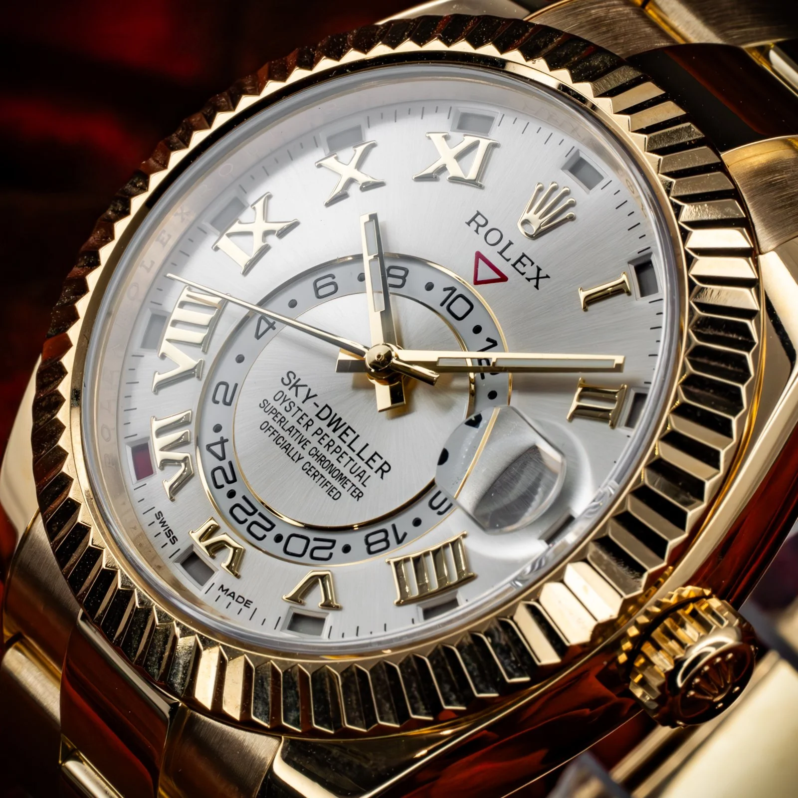 rolex-skydweller-yellow-gold-silver-roman-the-stellaris-collection.12.jpg