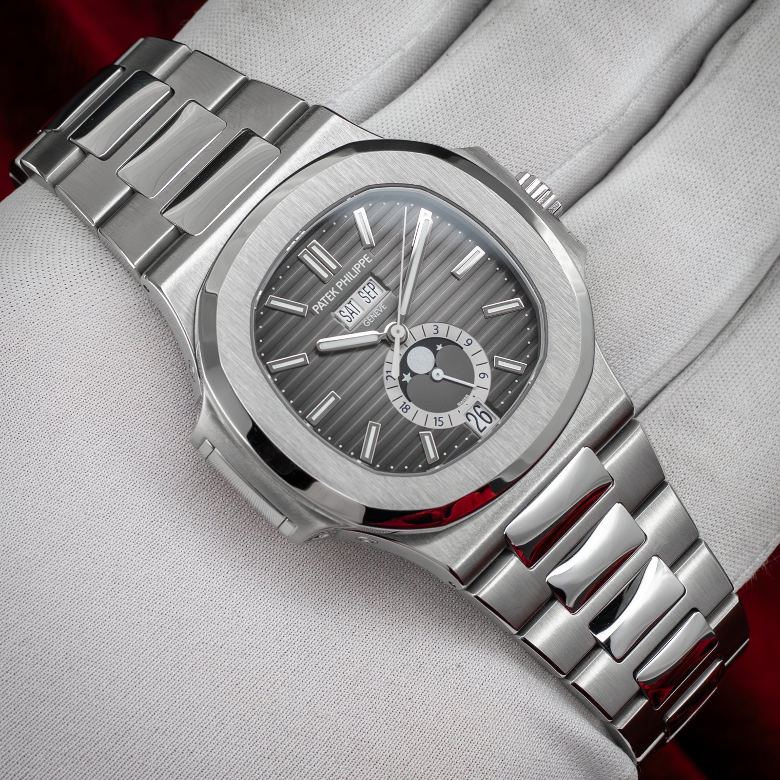 patek-philippe-nautilus-annual-calendar-moon-phase-the-stellaris-collection.15.jpg