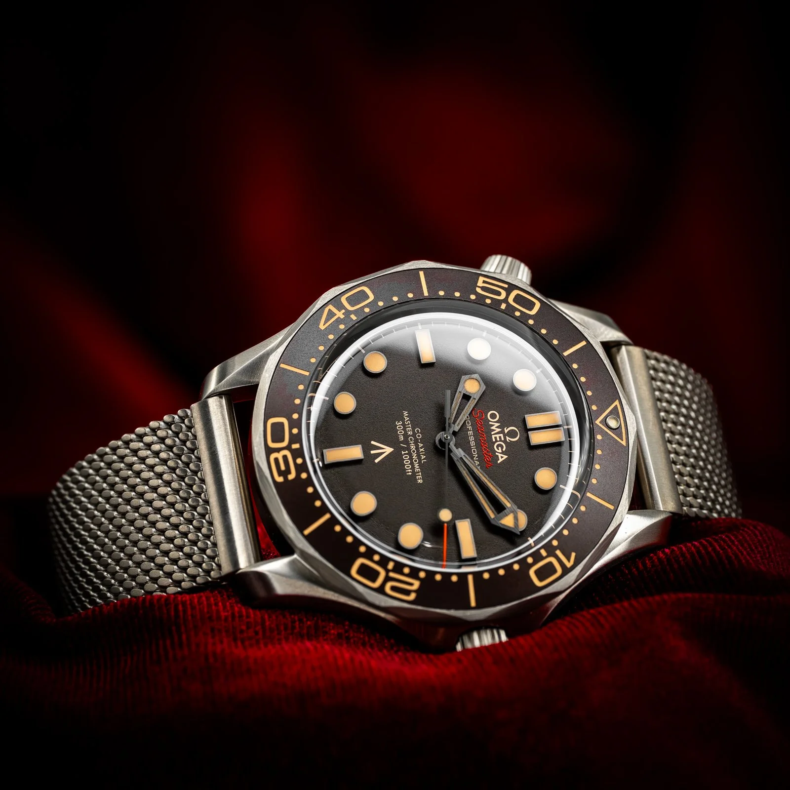 omega-seamaster-diver-300m-007-no-time-to-die-210.90.42.20.01.001-the-stellaris-collection.02.jpg