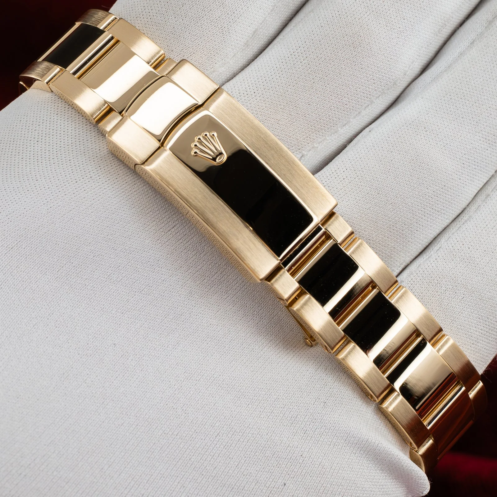 rolex-skydweller-yellow-gold-silver-roman-the-stellaris-collection.19.jpg