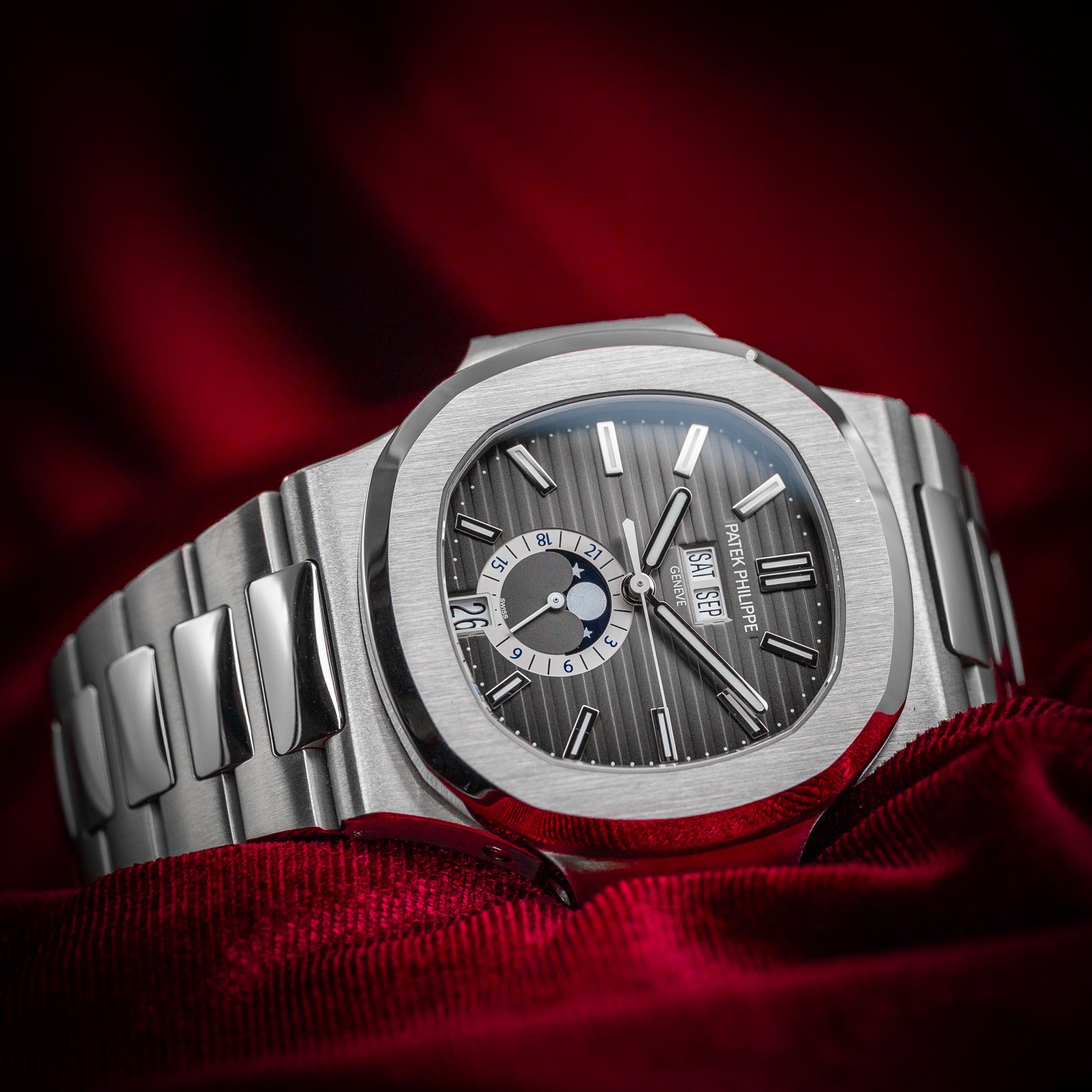 patek-philippe-nautilus-annual-calendar-moon-phase-the-stellaris-collection.02.jpg