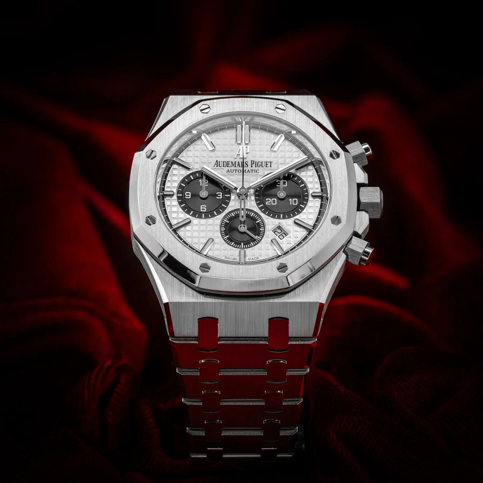 audemars-piguet-royal-oak-chronograph-panda-dial-26331ST-the-stellaris-collection.06.jpg