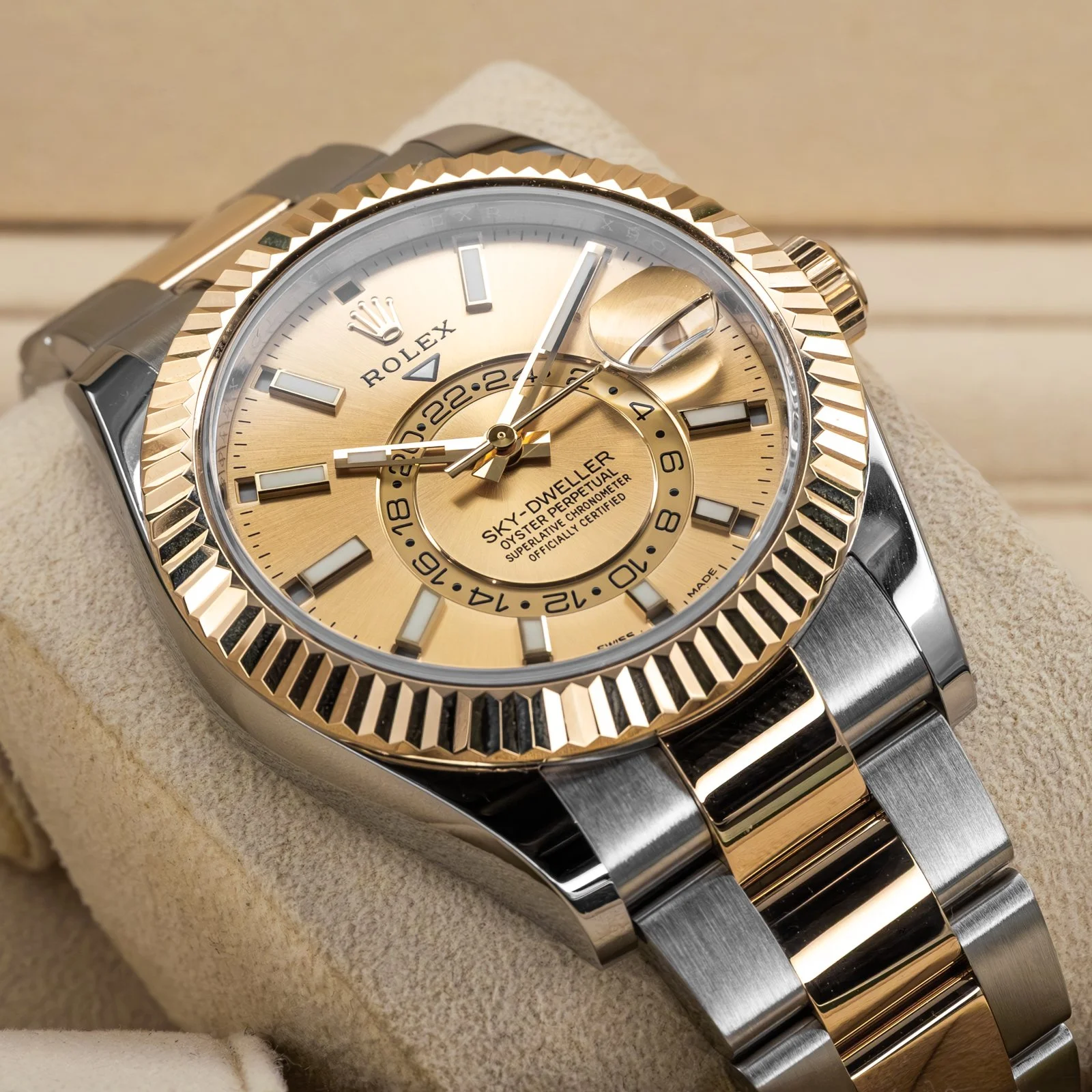 rolex-sky-dweller-two-tone-champagne-dial-326933-the-stellaris-collection.04.jpg
