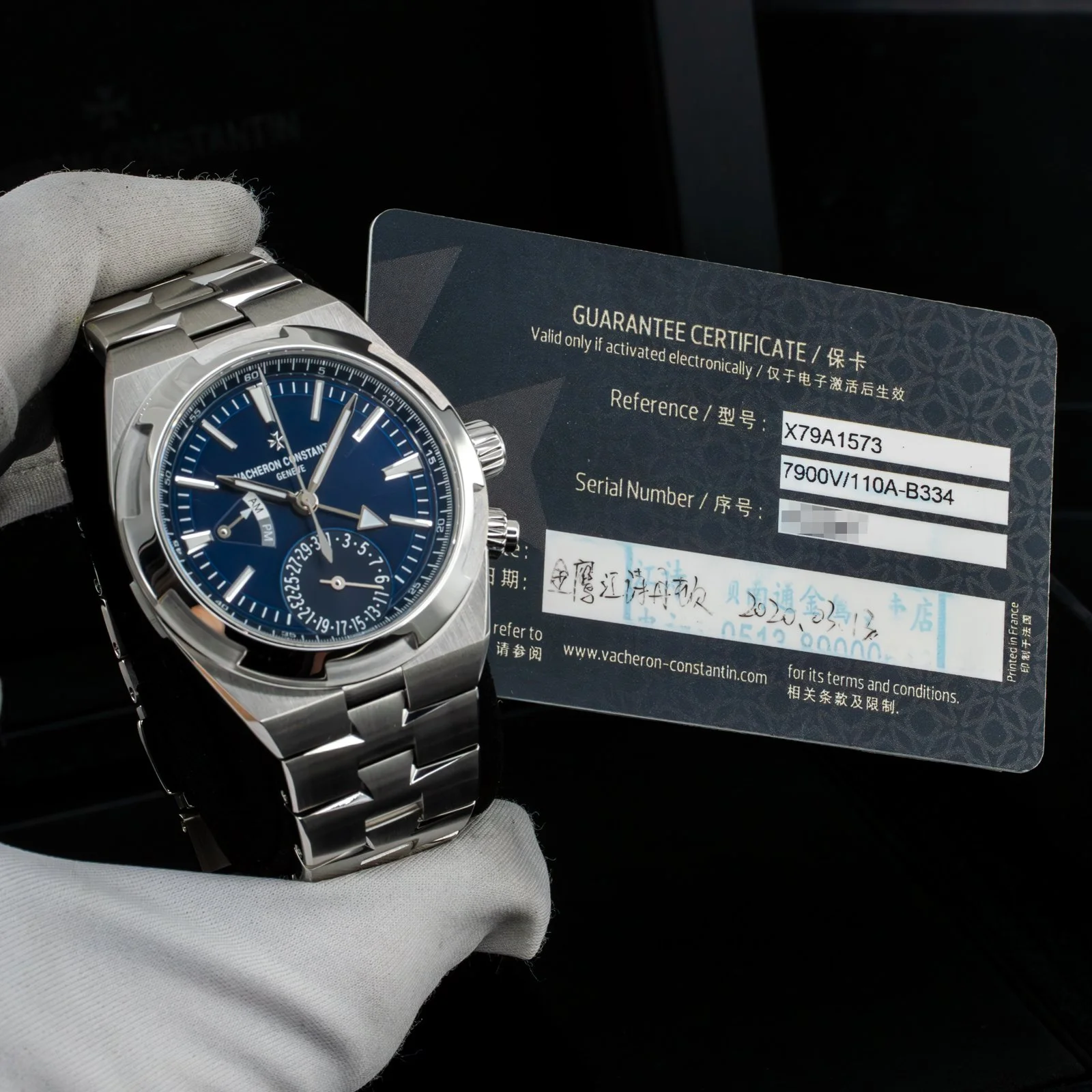 VacheronConstantinOverseasDualTime7900V.05.jpg