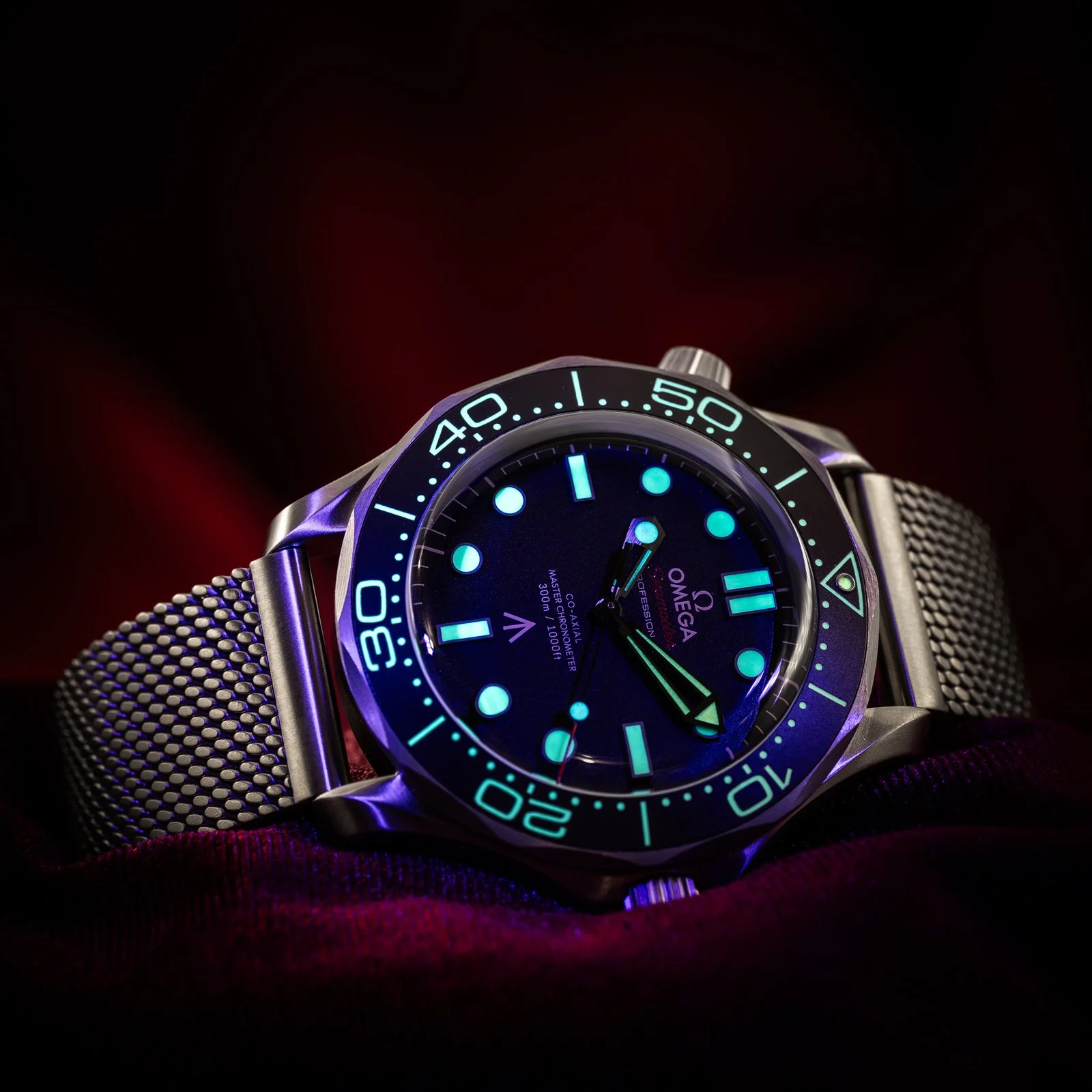 omega-seamaster-diver-300m-007-no-time-to-die-210.90.42.20.01.001-the-stellaris-collection.16.jpg