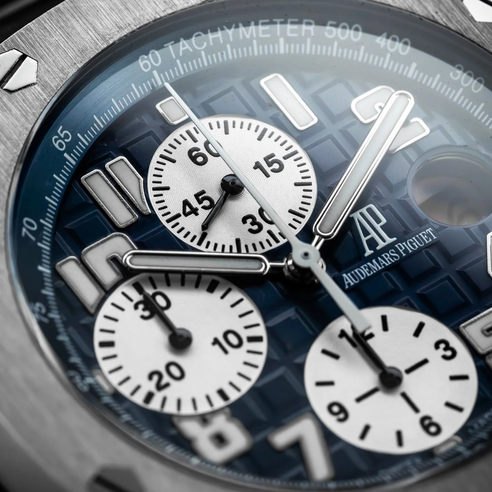 audemars-piguet-royal-oak-offshore-chrono-blue-beast-25721st-the-stellaris-collection.04.jpg
