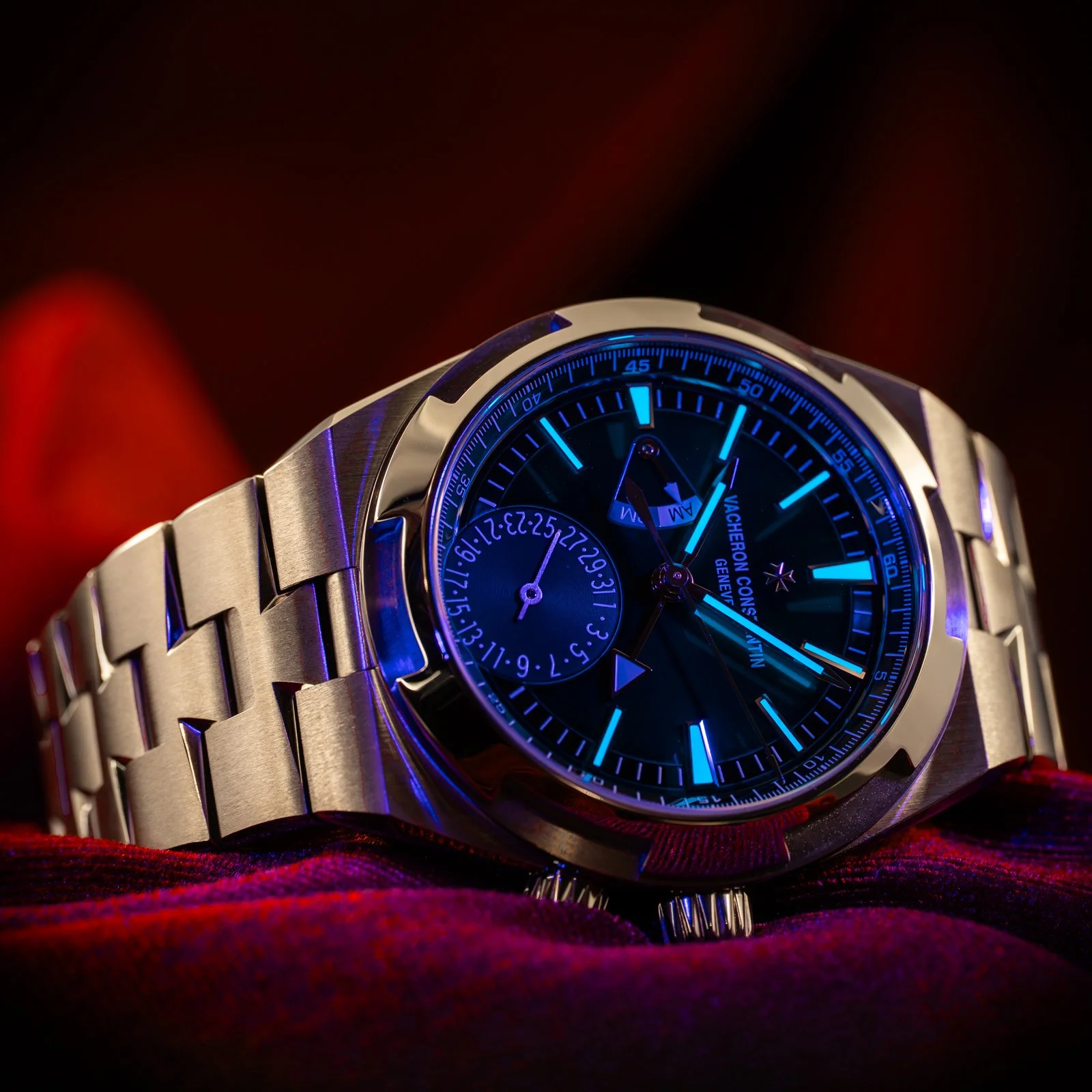 VacheronConstantinOverseasDualTime7900V.07.jpg