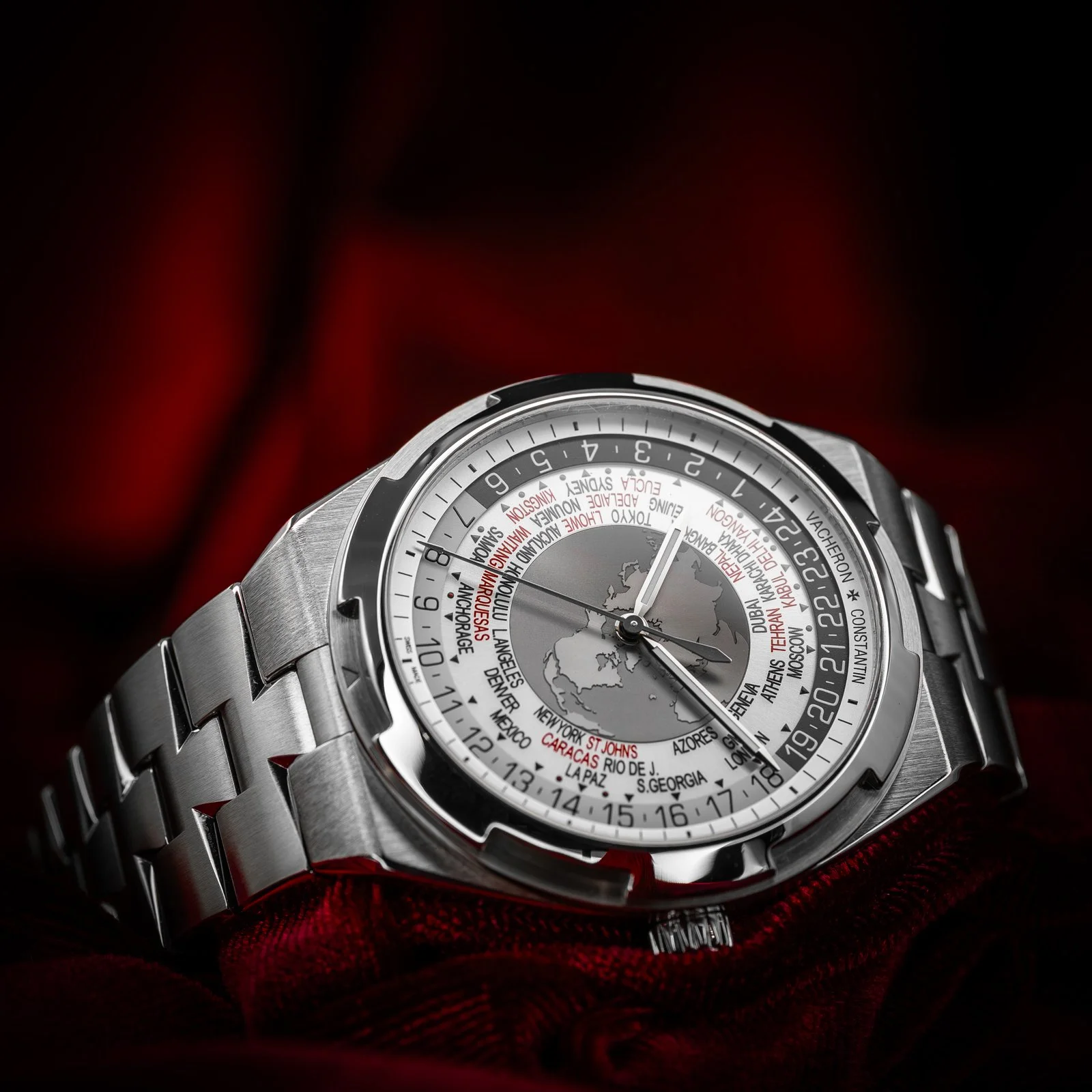 vacheron-constantin-overseas-world-time-7700v-the-stellaris-collection.02.jpg