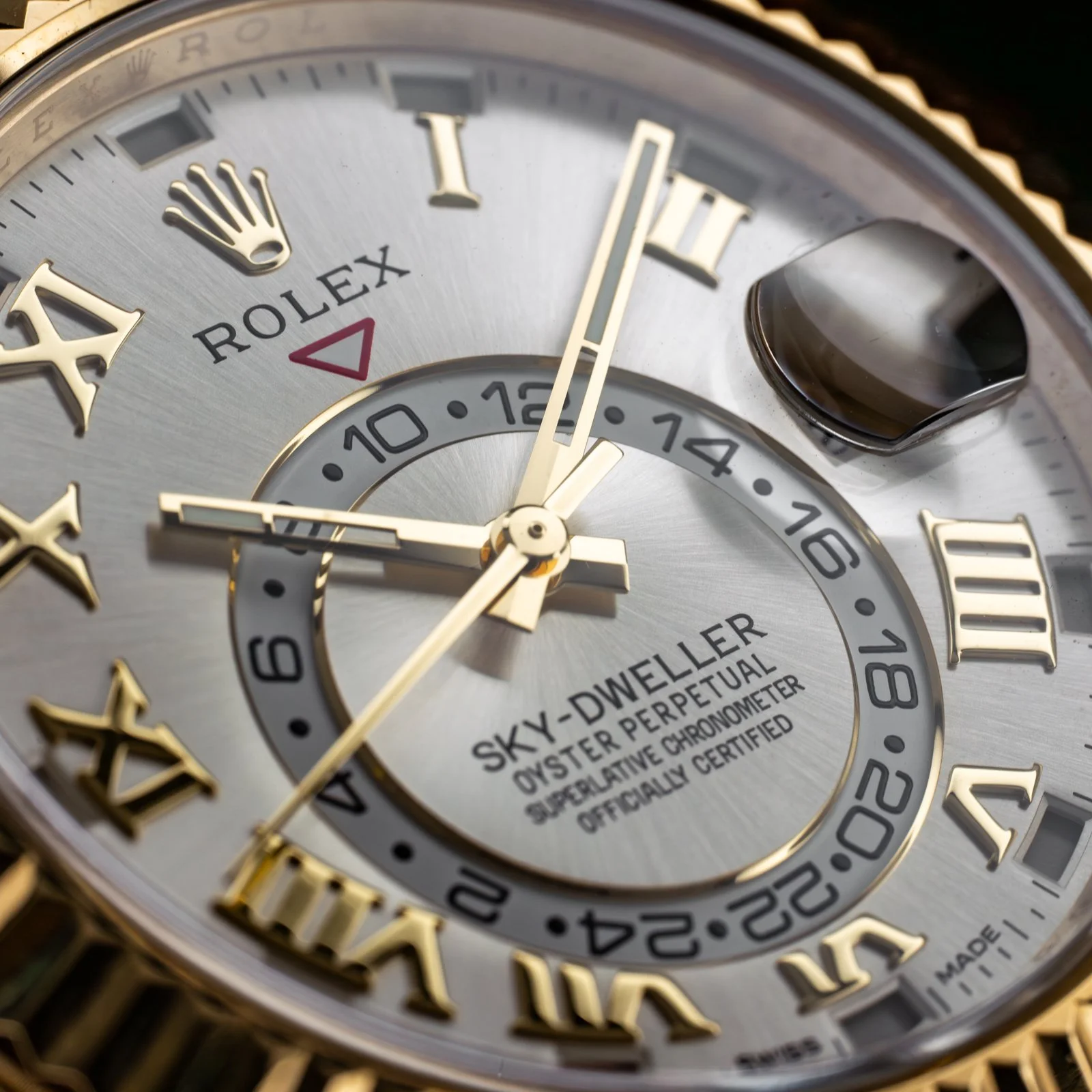 rolex-skydweller-yellow-gold-silver-roman-the-stellaris-collection.13.jpg