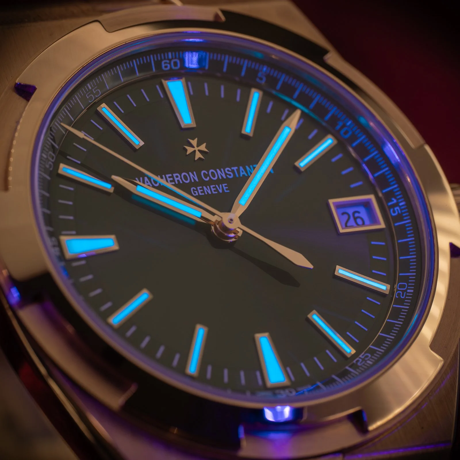 vacheron-constantin-overseas-rose-gold-green-dial-4520V-the-stellaris-collection.22.jpg