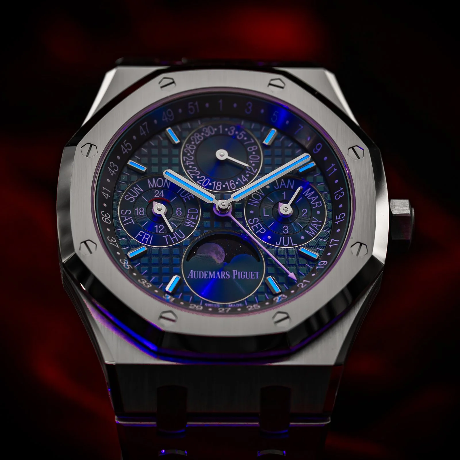 audemars-piguet-royal-oak-perpetual-calendar-26674st-blue-dial.16.jpg