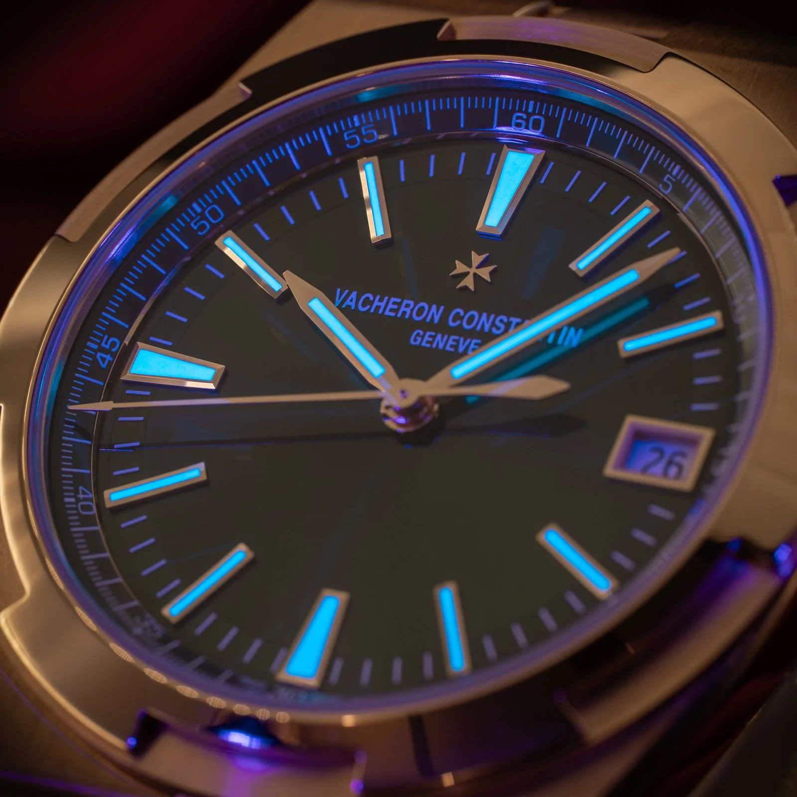 vacheron-constantin-overseas-rose-gold-green-dial-4520V-the-stellaris-collection.18.jpg