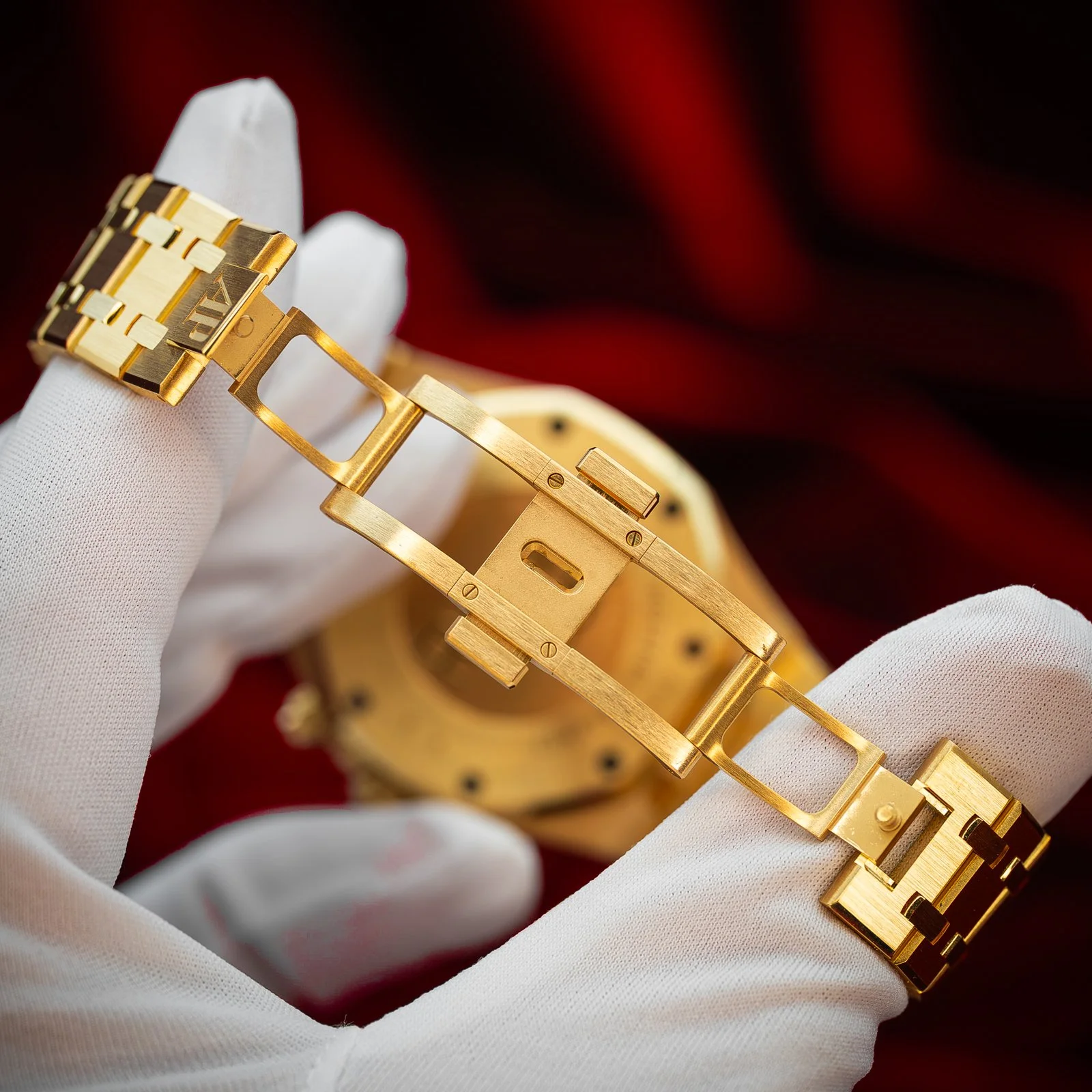 audemars-piguet-royal-oak-chronograph-41mm-yellow-gold-green-dial-26331BA.18.jpg