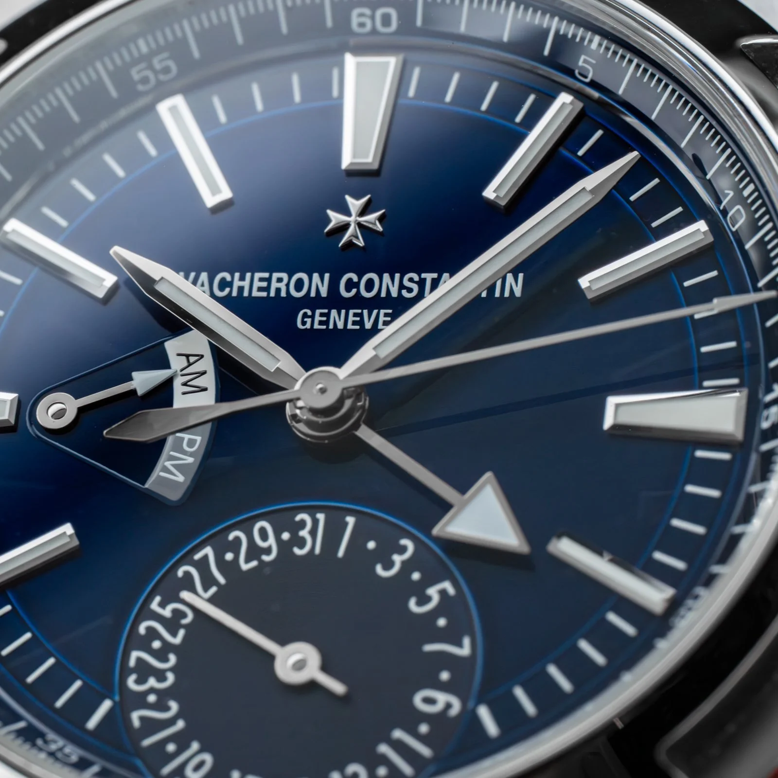 VacheronConstantinOverseasDualTime7900V.24.jpg