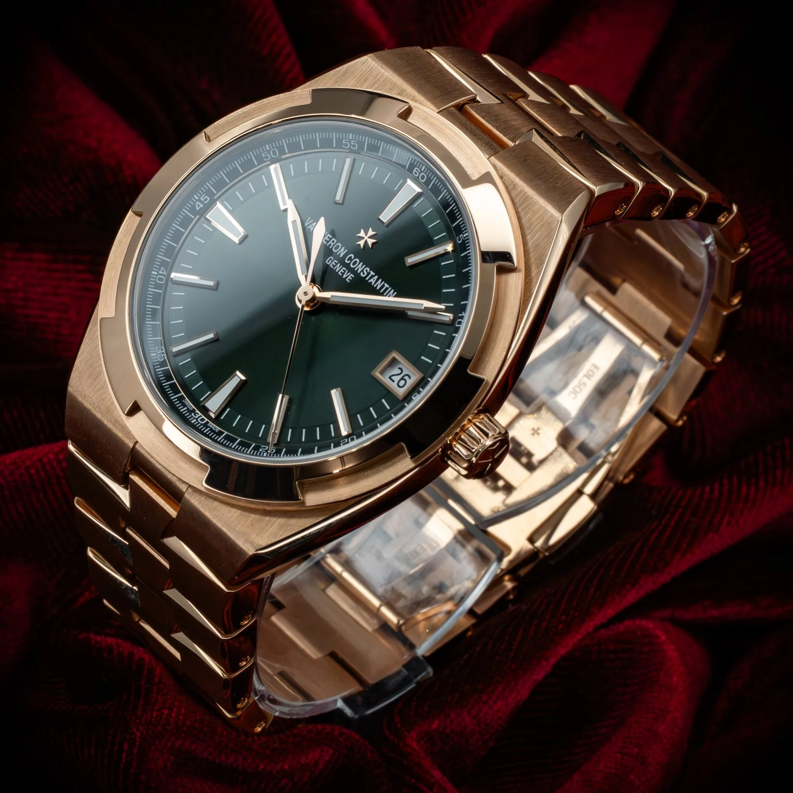 vacheron-constantin-overseas-rose-gold-green-dial-4520V-the-stellaris-collection.10.jpg