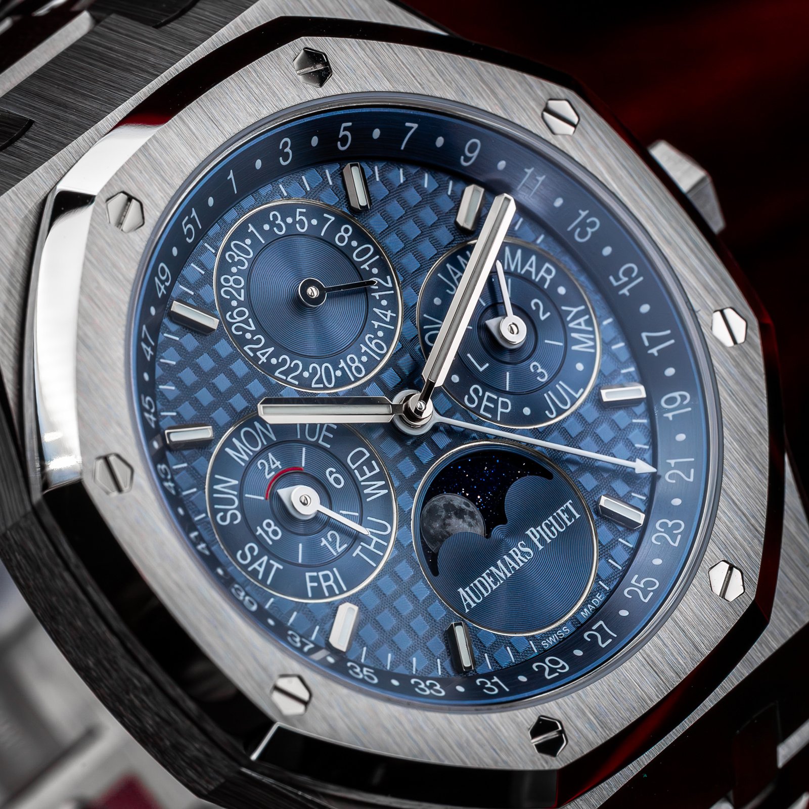 audemars-piguet-royal-oak-perpetual-calendar-26674st-blue-dial.09.jpg