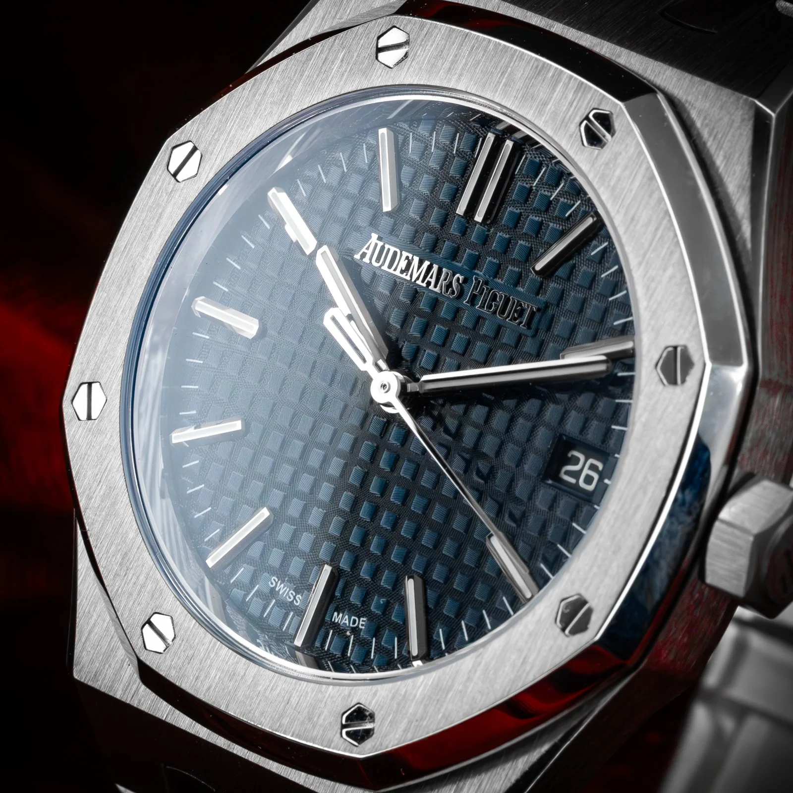 audemars-piguet-royal-oak-37mm-blue-dial-15550ST.OO.1356ST.06-the-stellaris-collection.10.jpg
