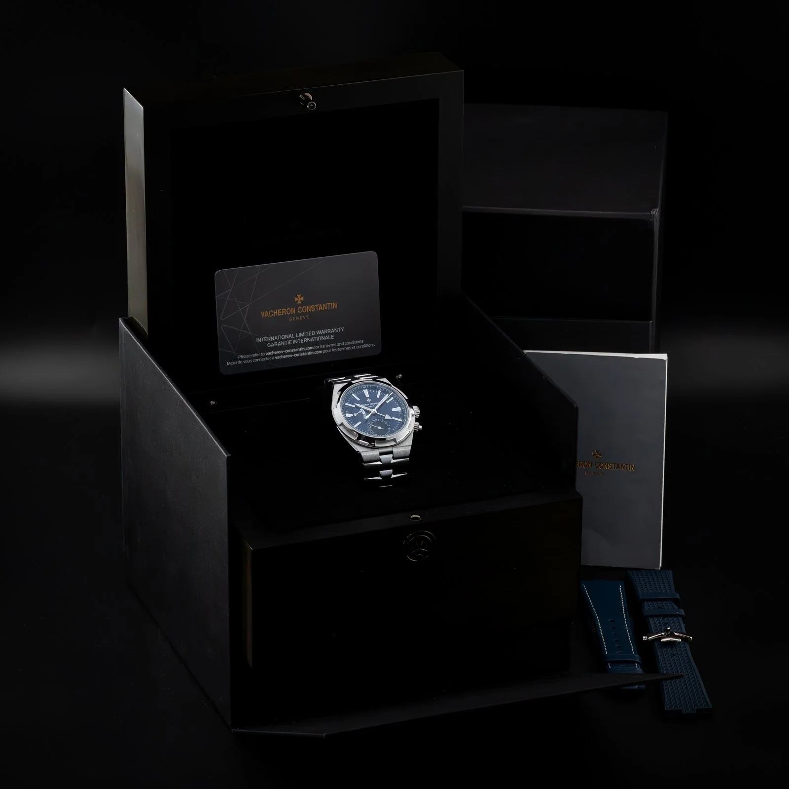 vacheron-constantin-overseas-dual-time-blue-dial7920v-the-stellaris-collection.03.jpg