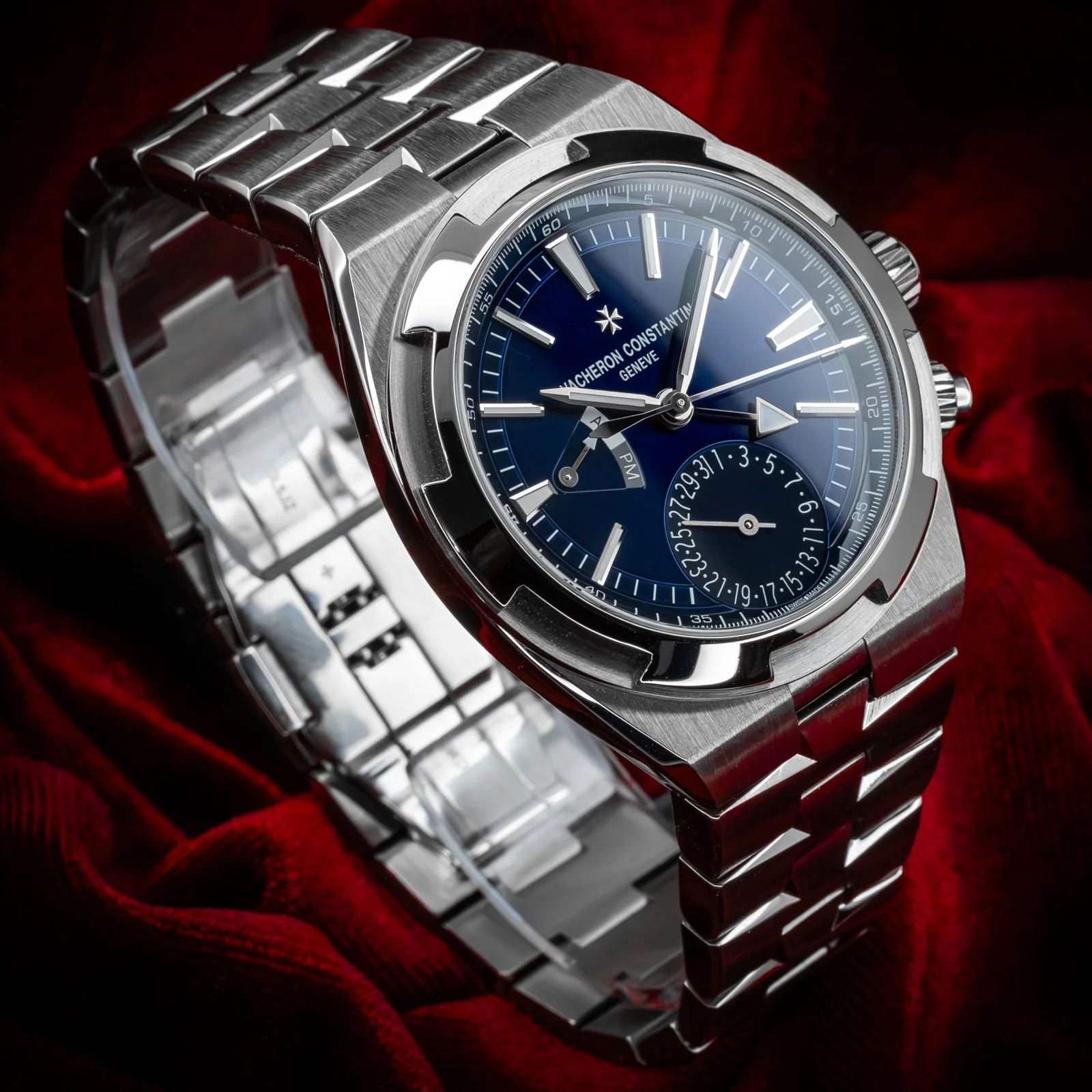 vacheron-constantin-overseas-dual-time-blue-dial7920v-the-stellaris-collection.08.jpg