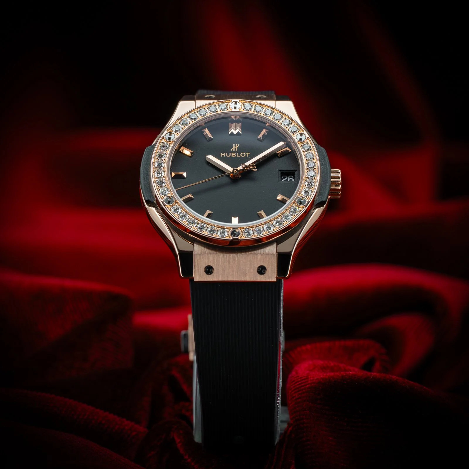hublot-classic-fusion-quartz-rose-gold-diamond-the-stellaris-collection.03.jpg