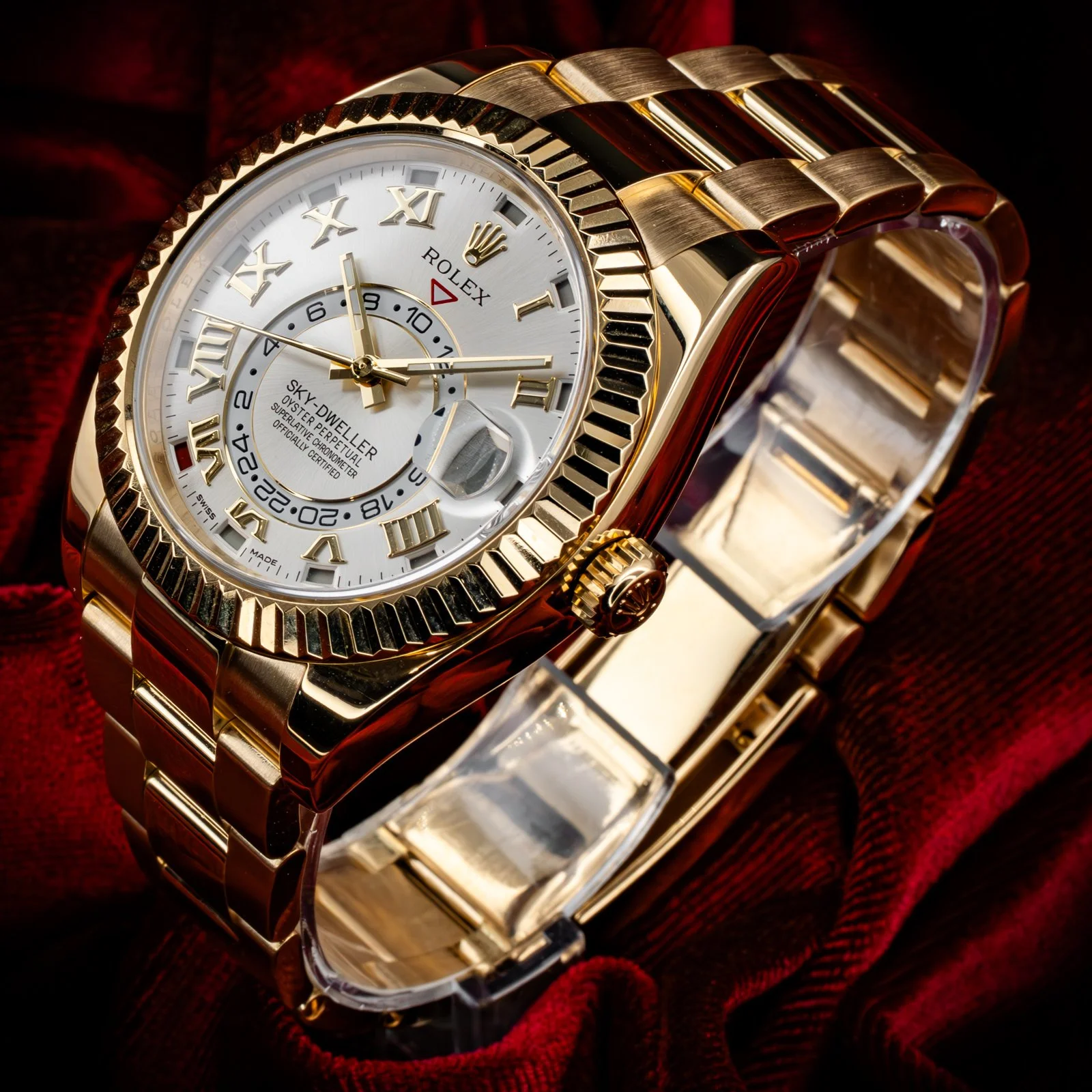 rolex-skydweller-yellow-gold-silver-roman-the-stellaris-collection.11.jpg