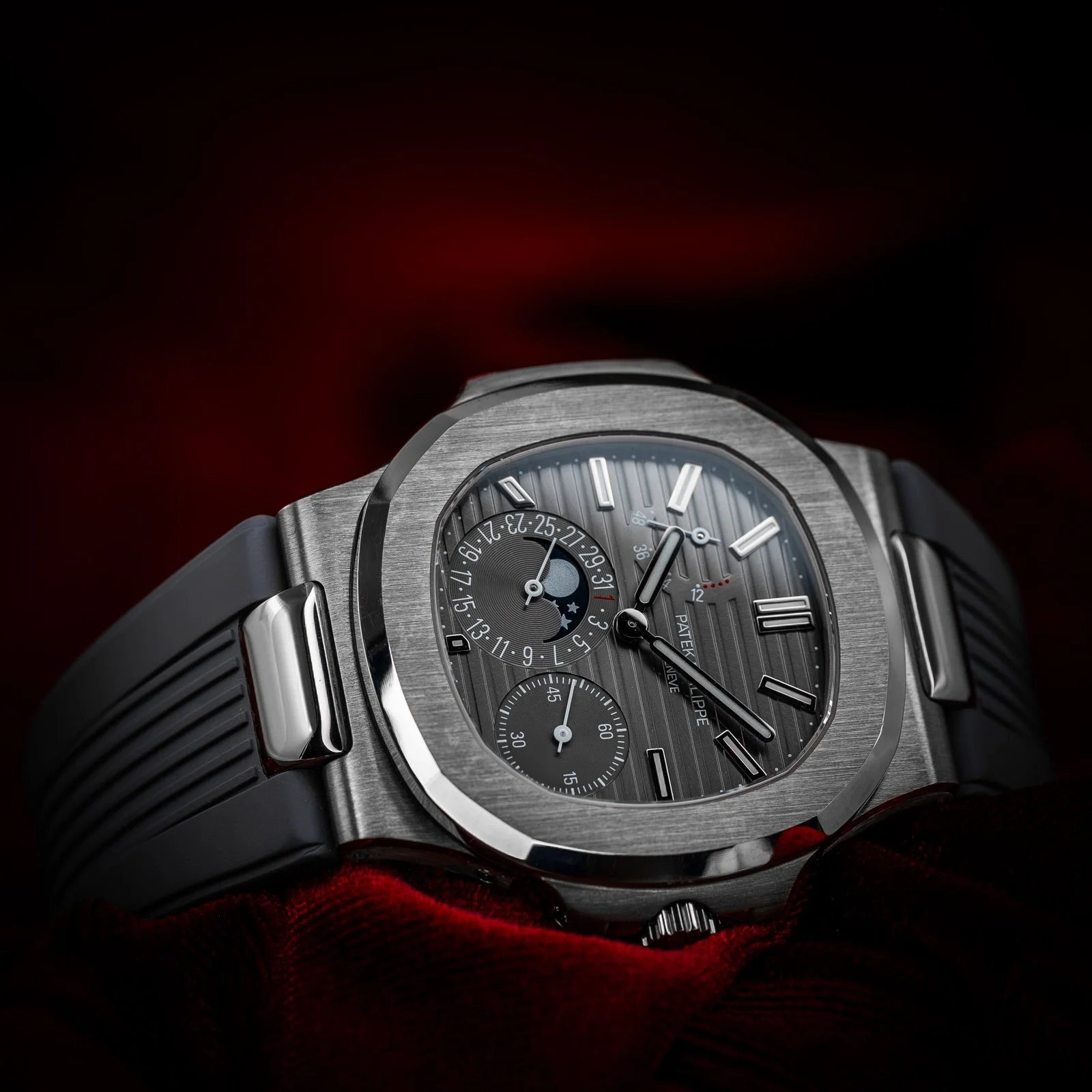 patek-philippe-nautilus-moonphase-white-gold-5712g-the-stellaris-collection.02.jpg
