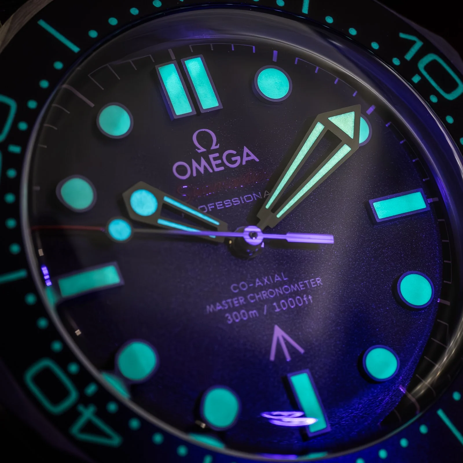 omega-seamaster-diver-300m-007-no-time-to-die-210.90.42.20.01.001-the-stellaris-collection.23.jpg