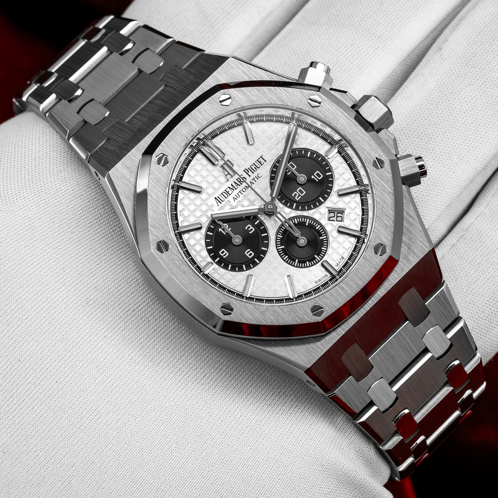 audemars-piguet-royal-oak-chronograph-panda-dial-26331ST-the-stellaris-collection.13.jpg