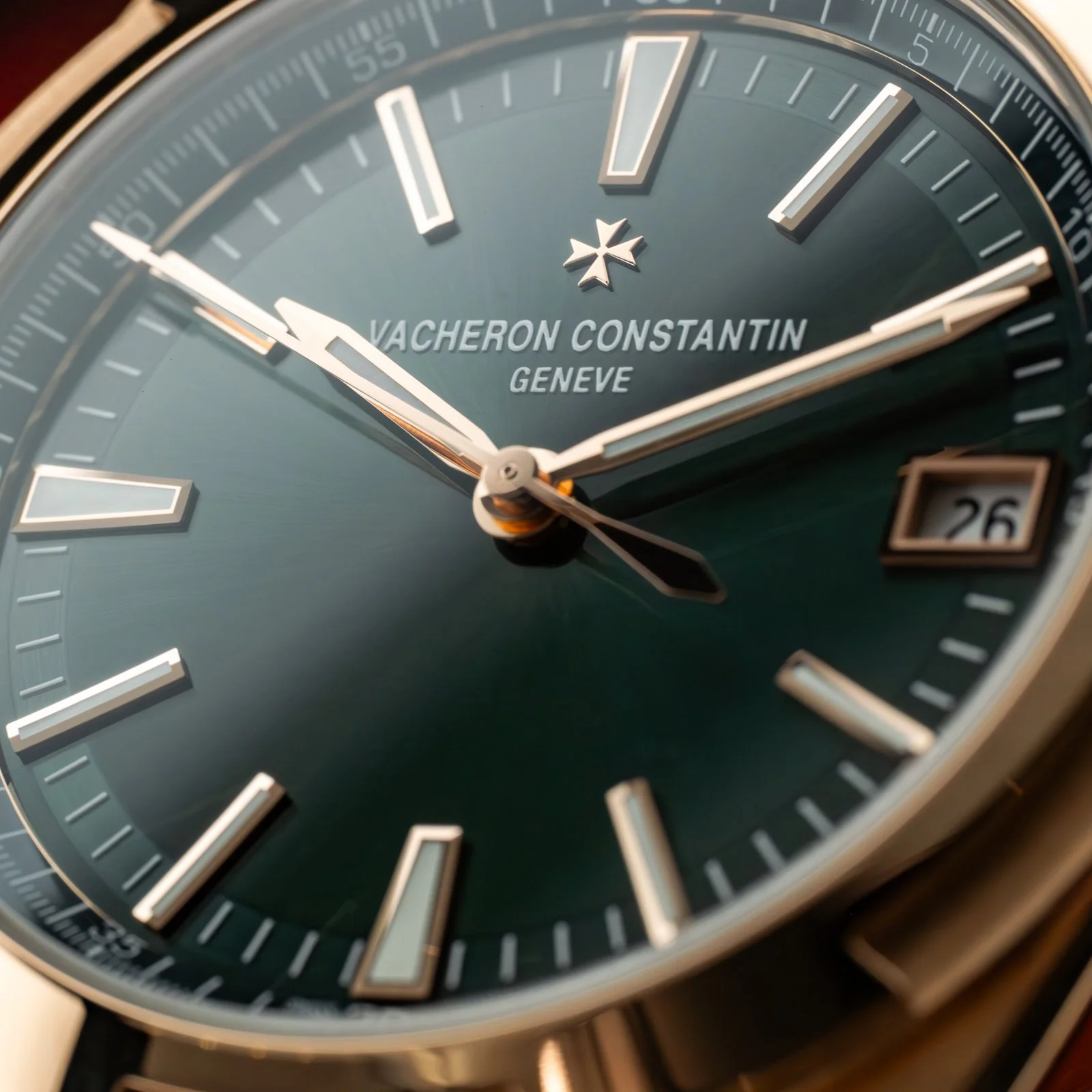 vacheron-constantin-overseas-rose-gold-green-dial-4520V-the-stellaris-collection.05.jpg