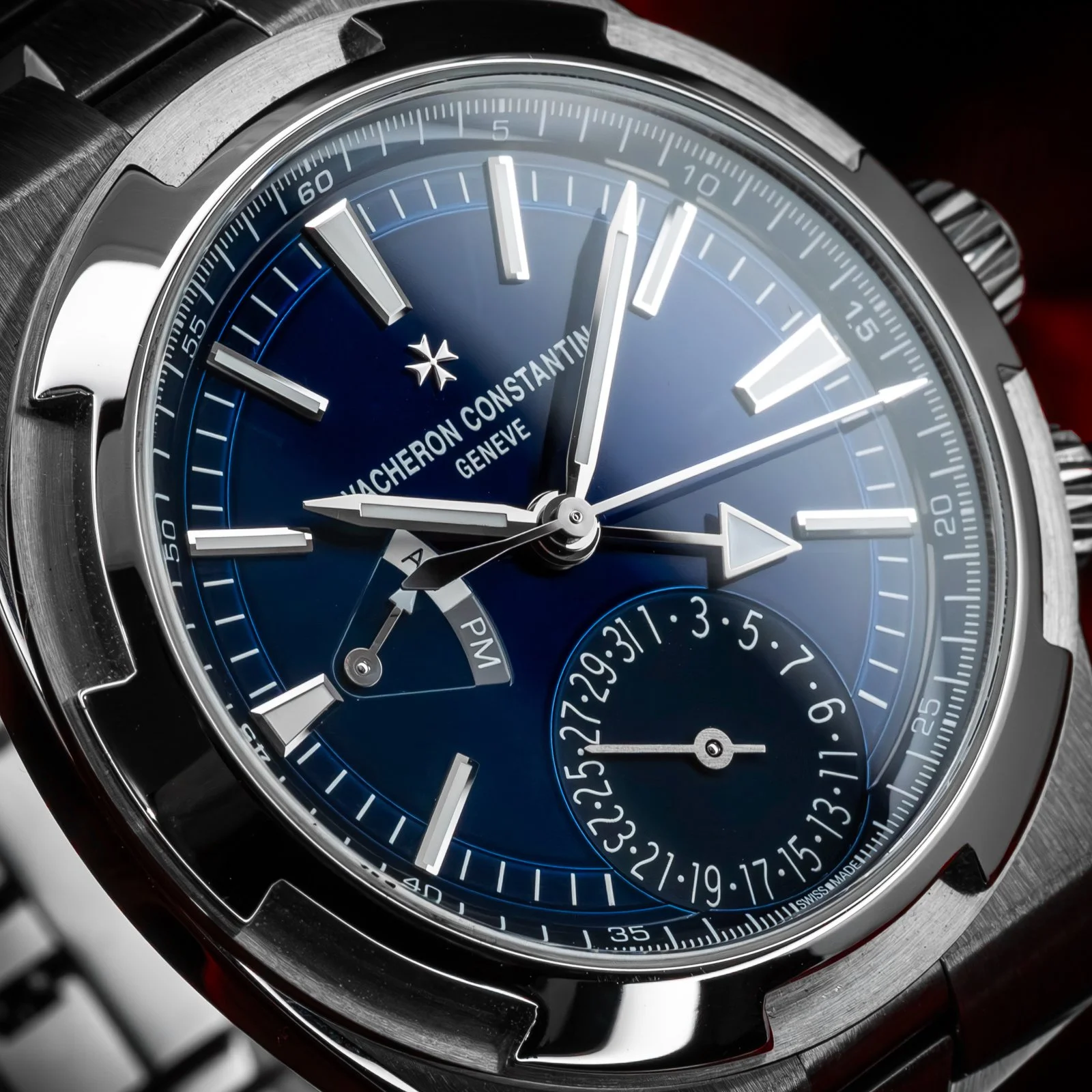 vacheron-constantin-overseas-dual-time-blue-dial7920v-the-stellaris-collection.09.jpg