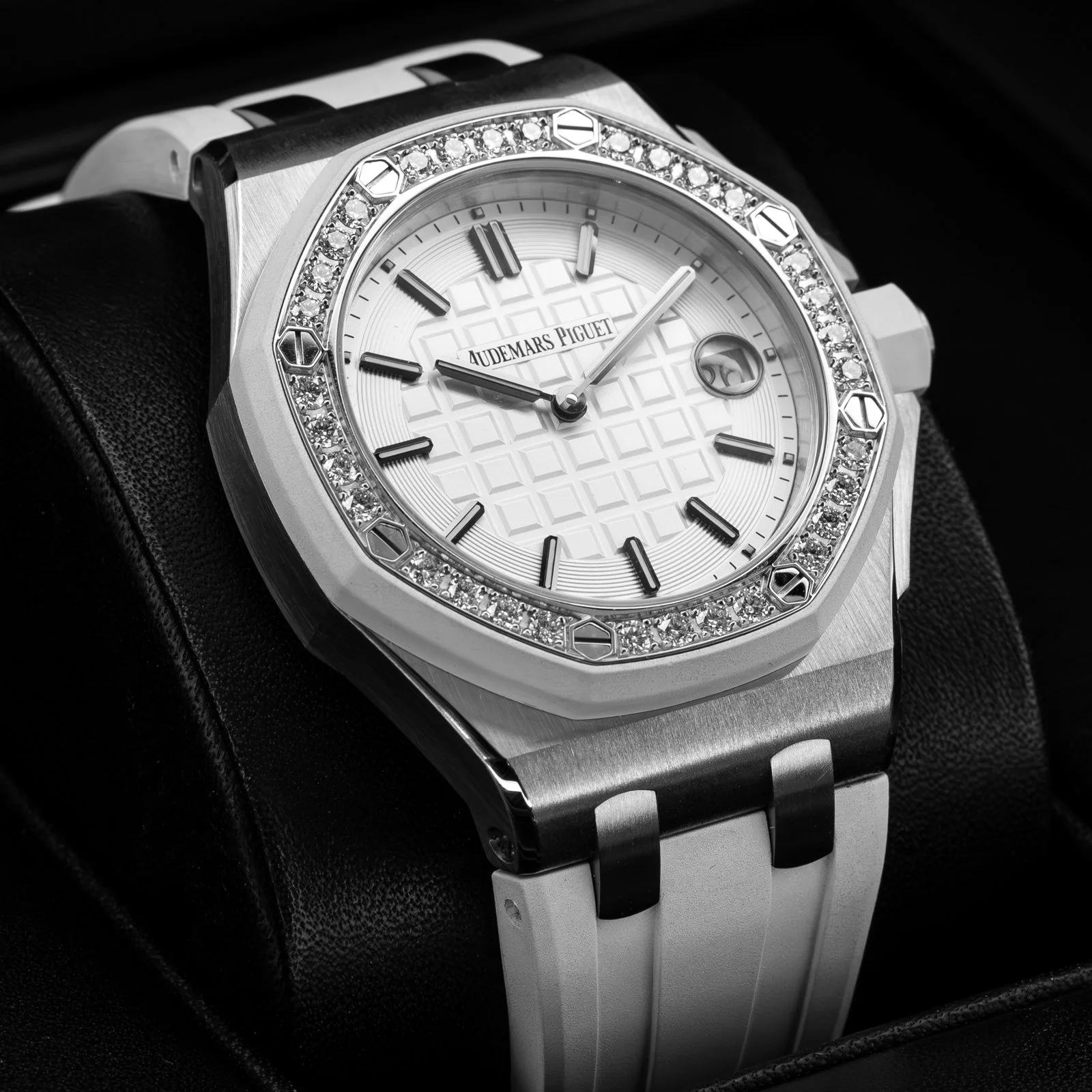 audemars-piguet-royal-oak-offshore-lady-quartz-diamond-bezel-67540sk-the-stellaris-collection.04.jpg