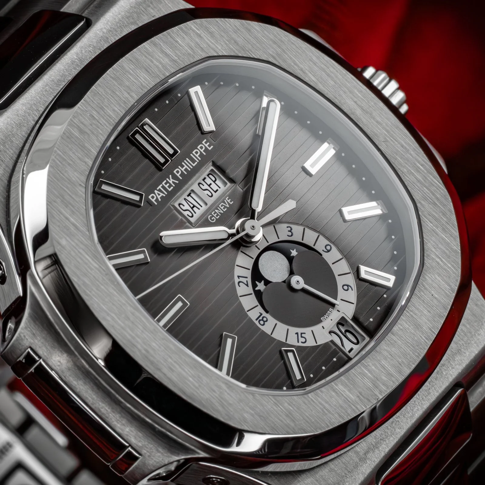 patek-philippe-nautilus-annual-calendar-moon-phase-the-stellaris-collection.10.jpg